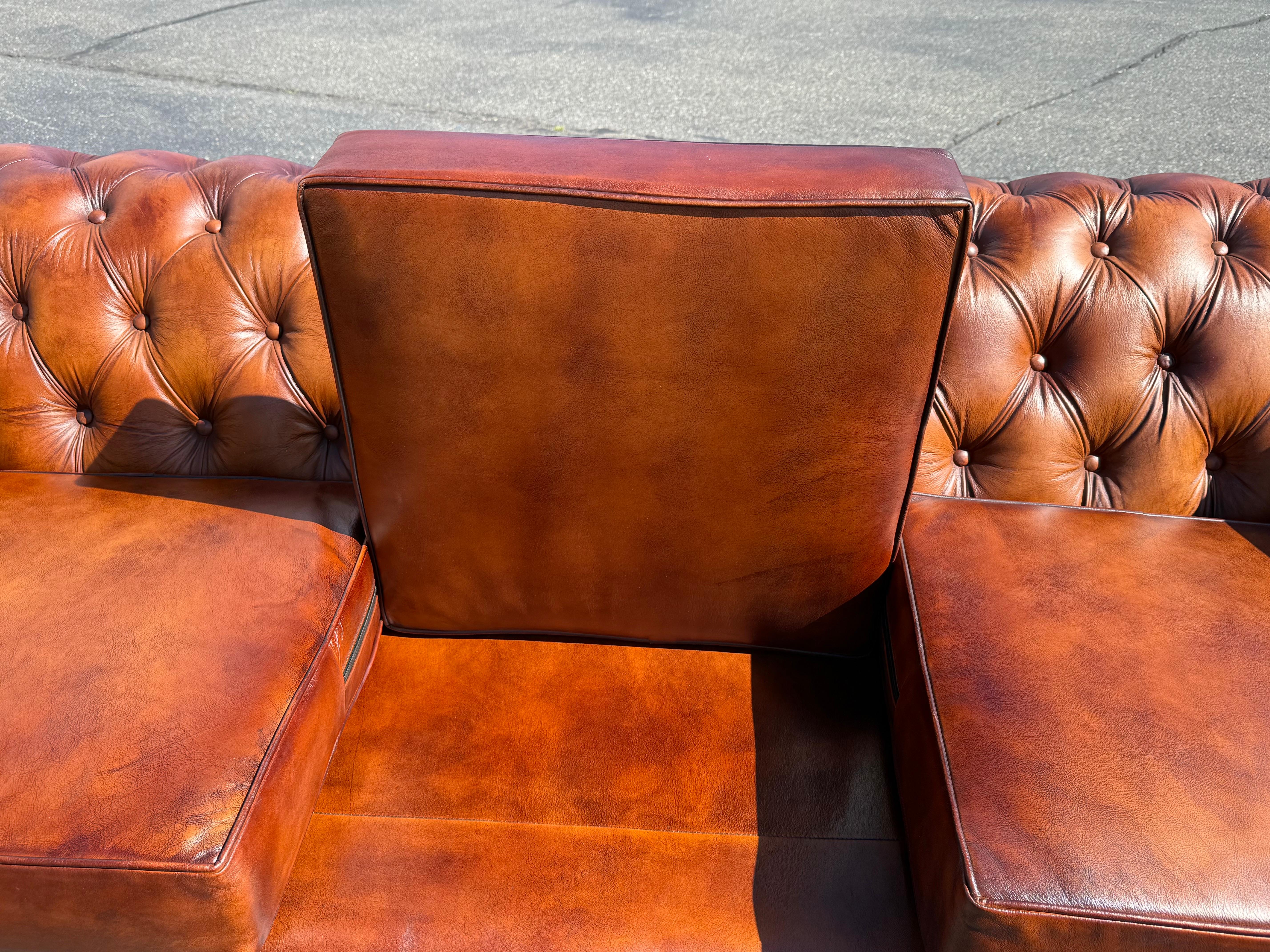 Fantastique 7ft Cigar Lounge Brown Leather English-Made Leather Chesterfield en vente 9