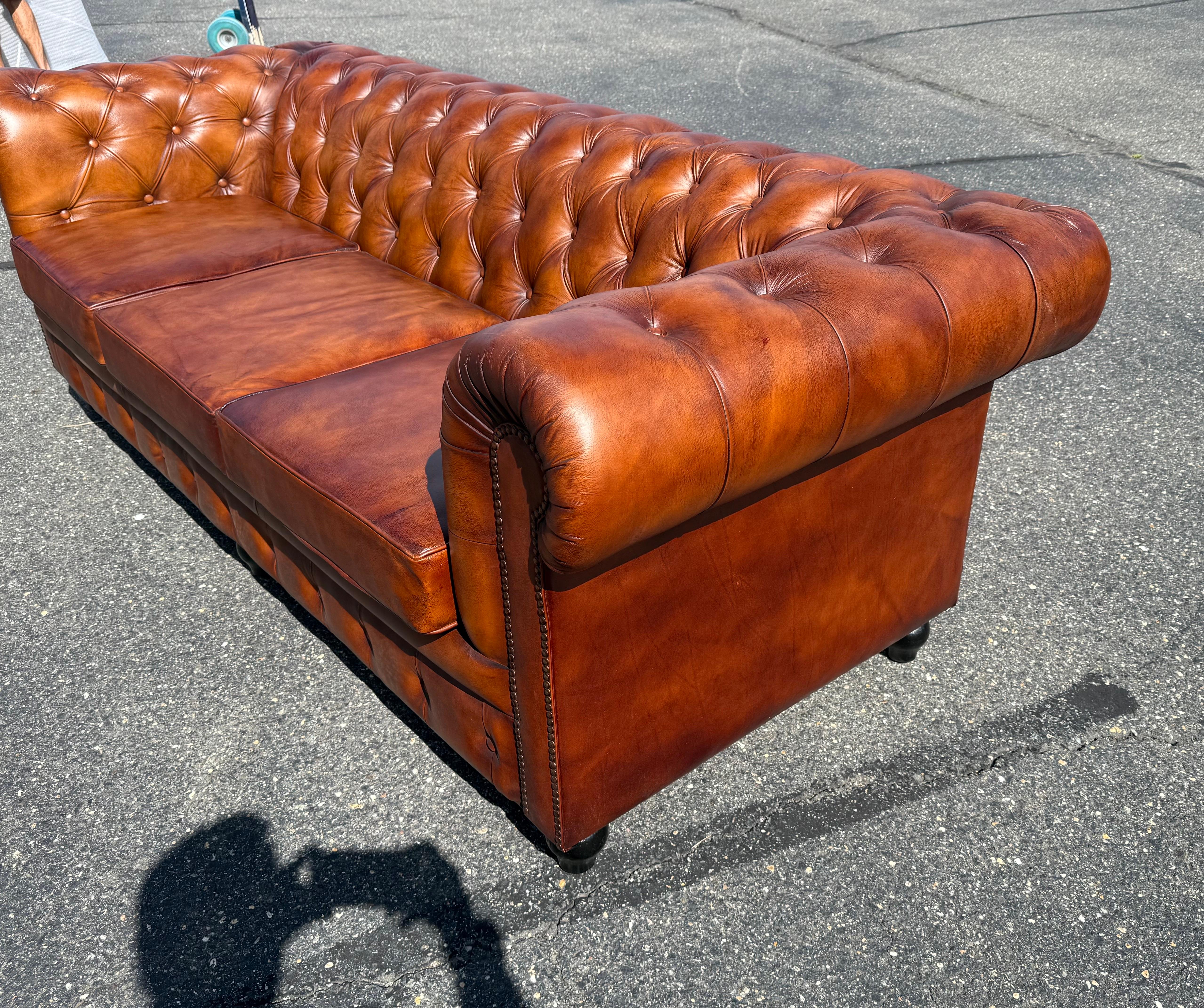Cuir Fantastique 7ft Cigar Lounge Brown Leather English-Made Leather Chesterfield en vente