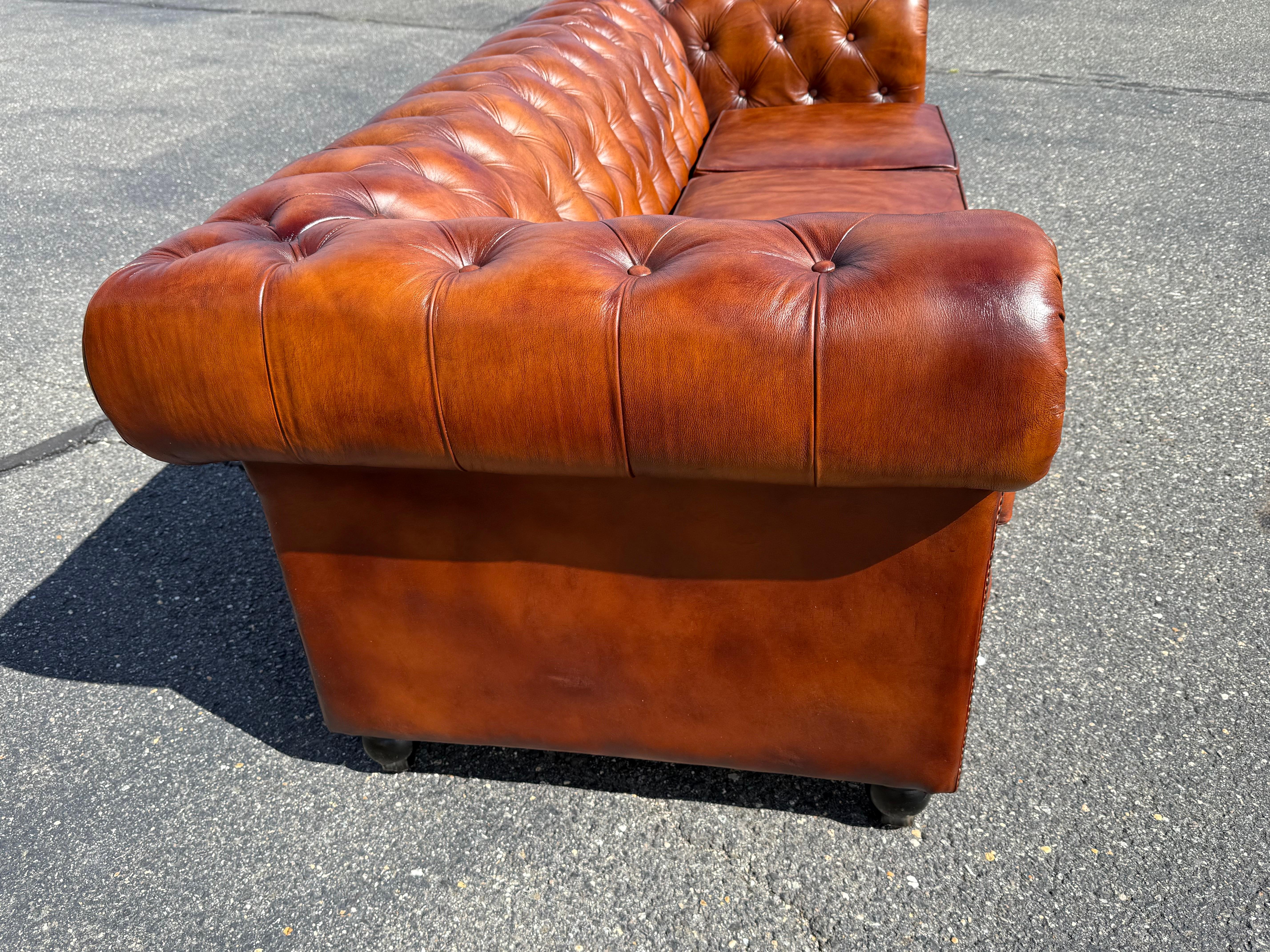 Fantastique 7ft Cigar Lounge Brown Leather English-Made Leather Chesterfield en vente 2