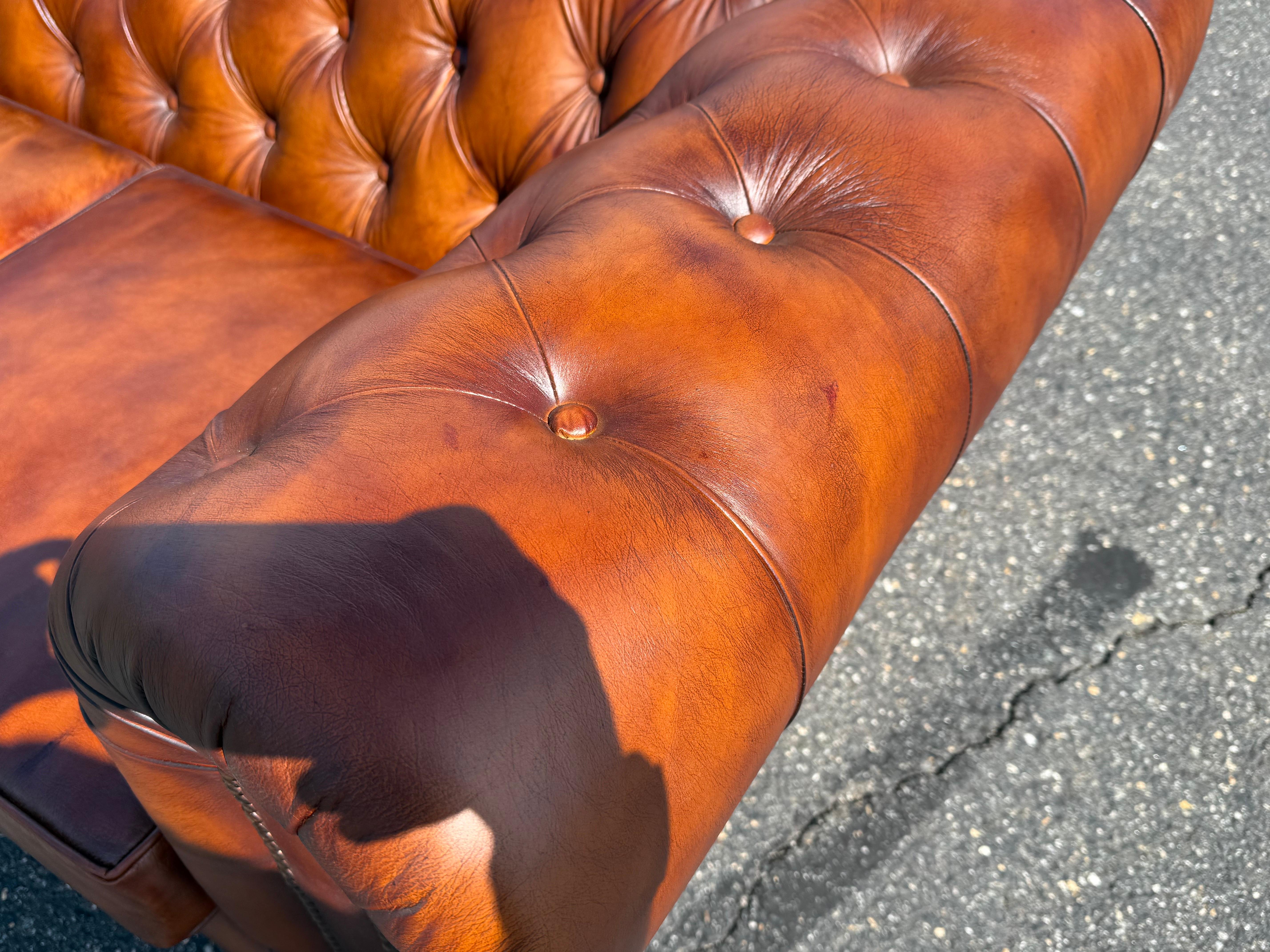 Fantastique 7ft Cigar Lounge Brown Leather English-Made Leather Chesterfield en vente 3