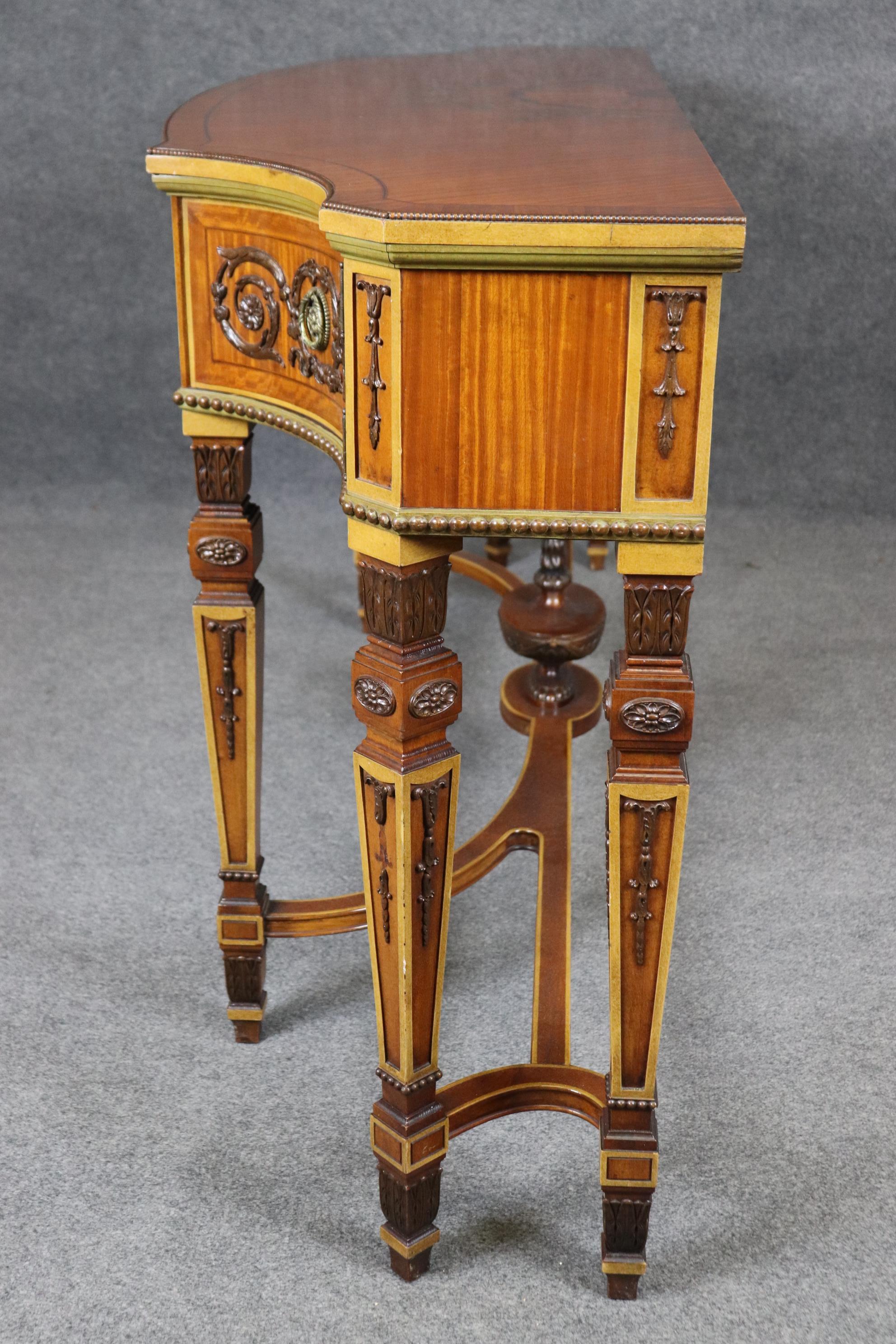 Fantastica credenza Adams decorata con vernice in legno di raso e noce CIRCA 1920 in vendita 1