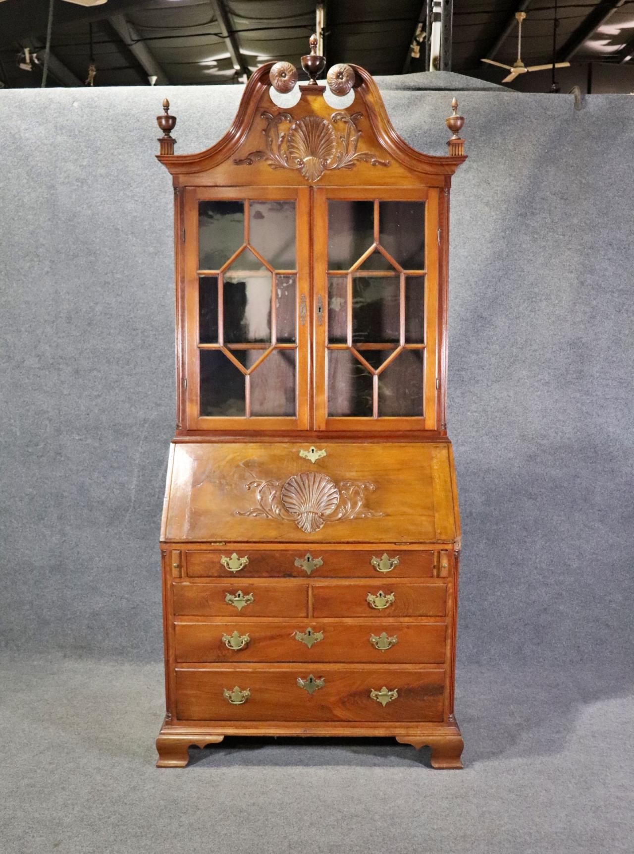 Fantastic American Centennial Solid Walnut Philadelphia Carved Secretary Desk  For Sale 15