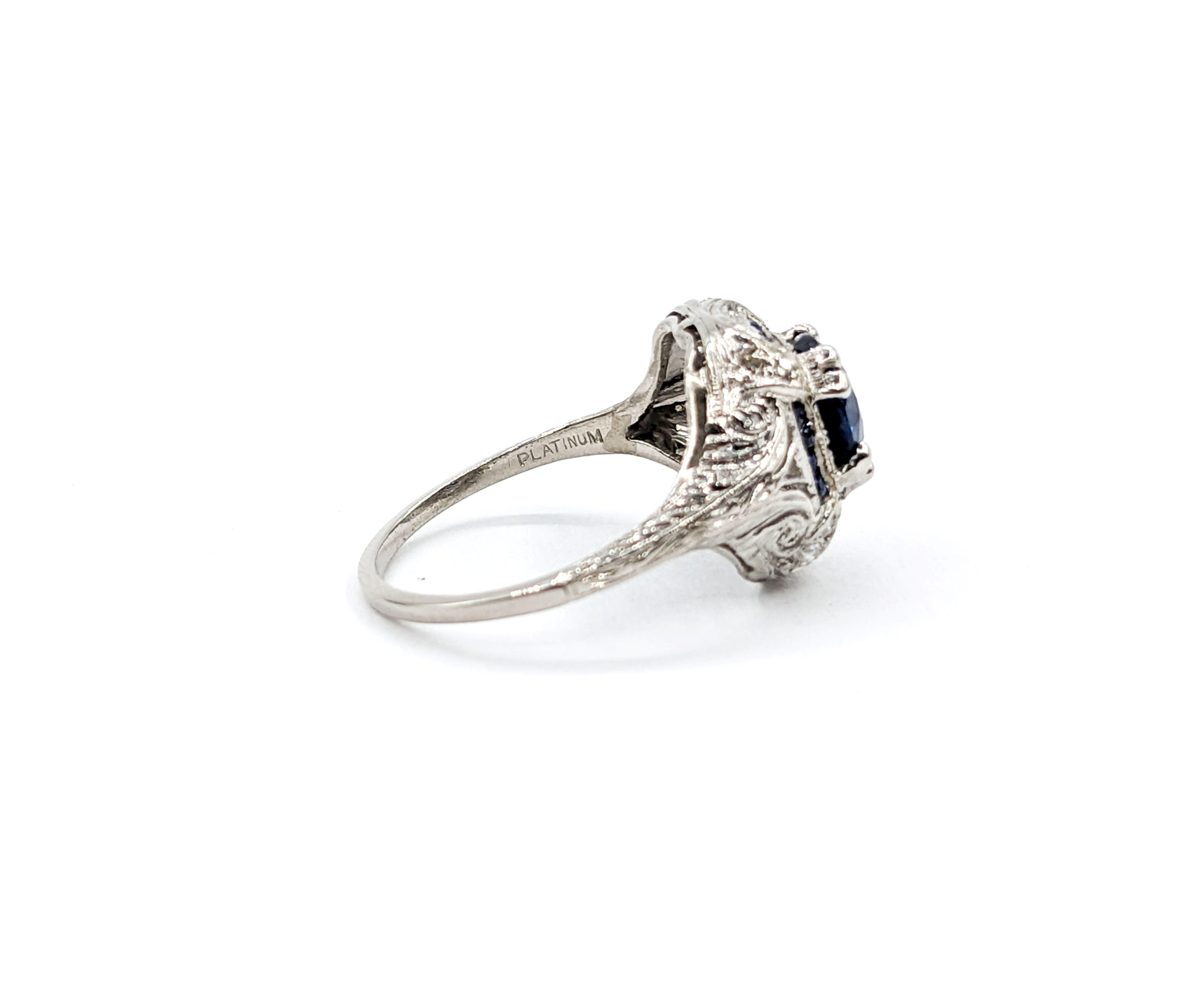 Women's Fantastic Antique Art Deco Ring with Sapphire and Diamonds in Platinum Filigree