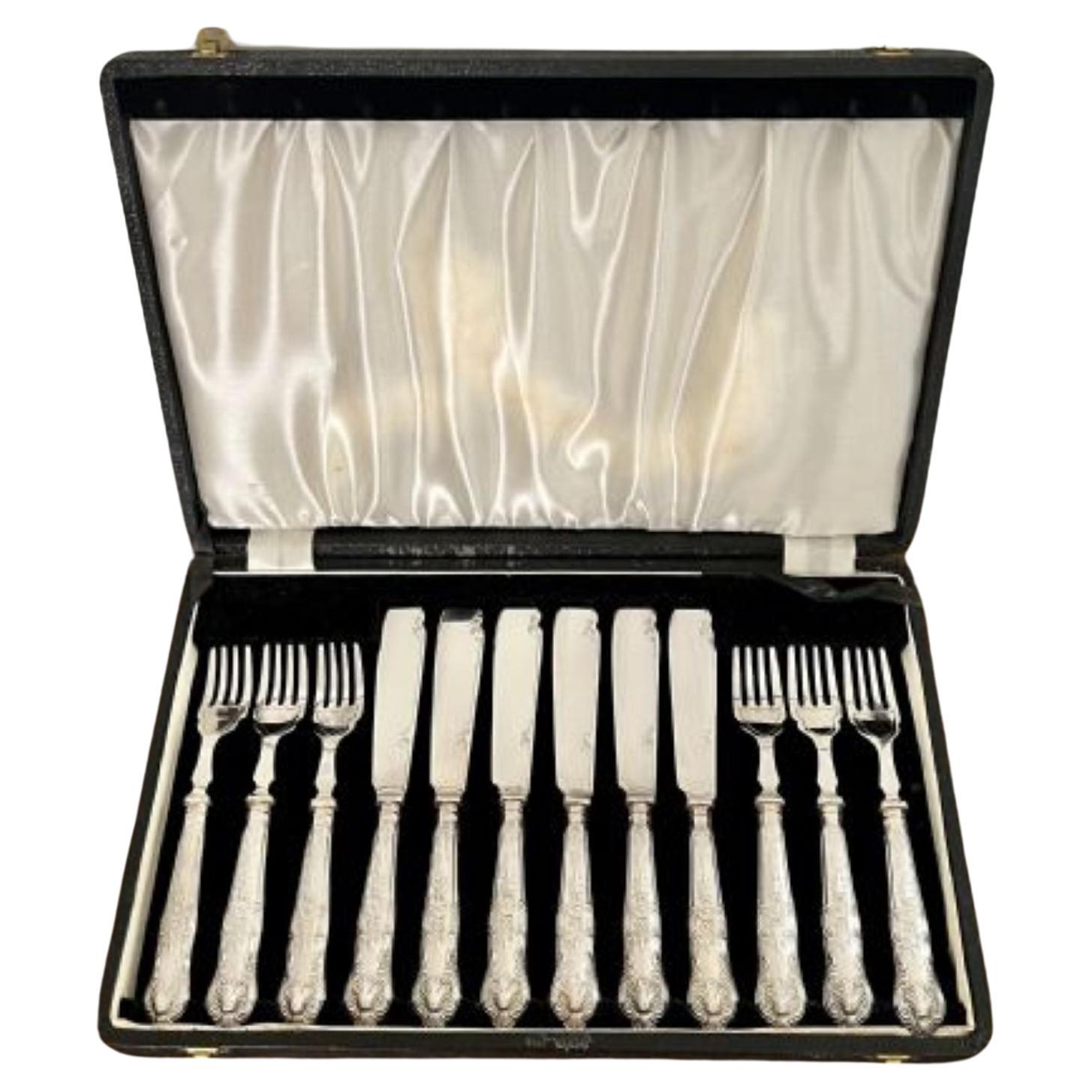 Fantastic antique Edwardian twelve piece cutlery set in the original box  For Sale
