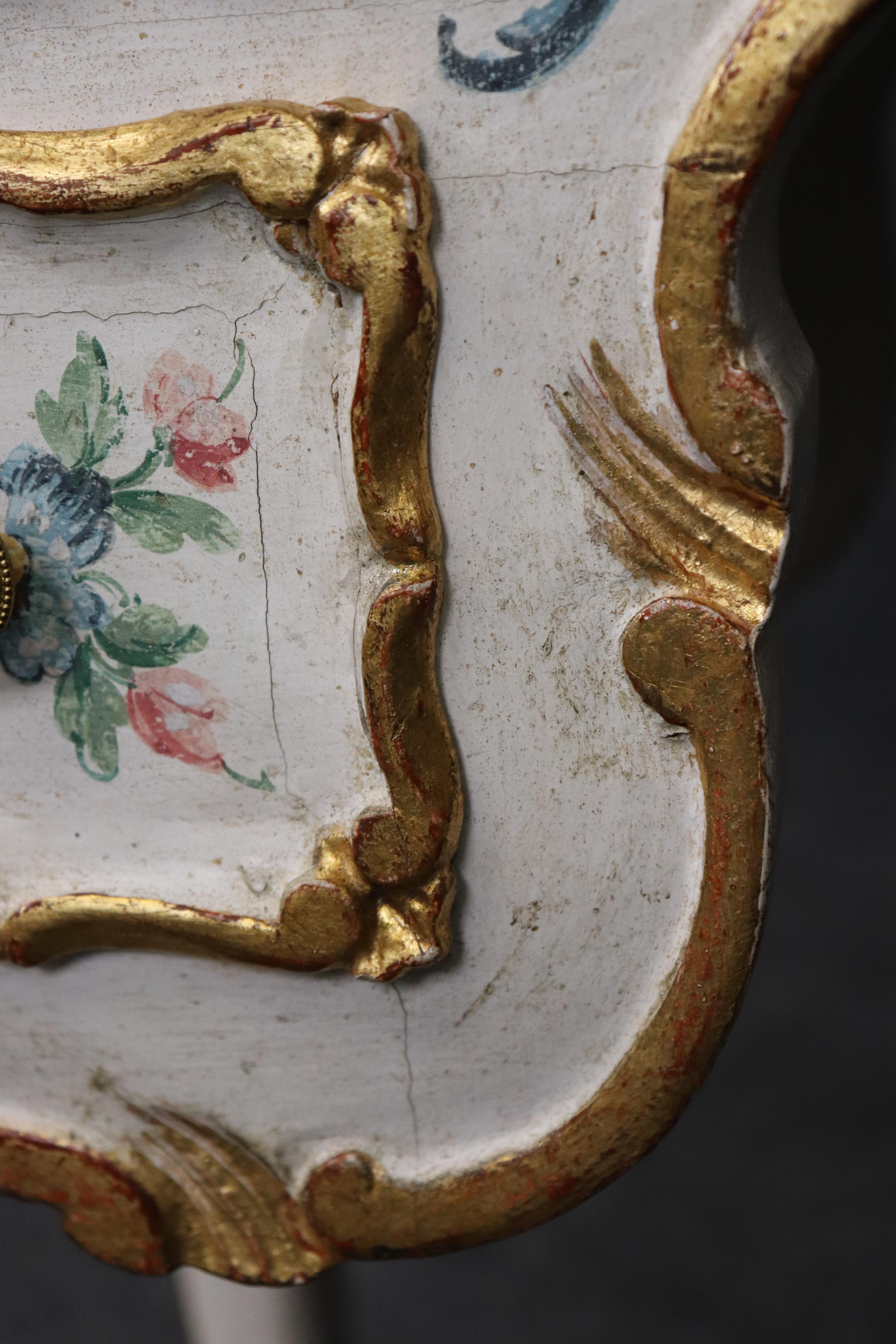 Fantástica Vanty Bomba Veneciana Italiana Antigua Pintada y Dorada con Espejo en venta 4