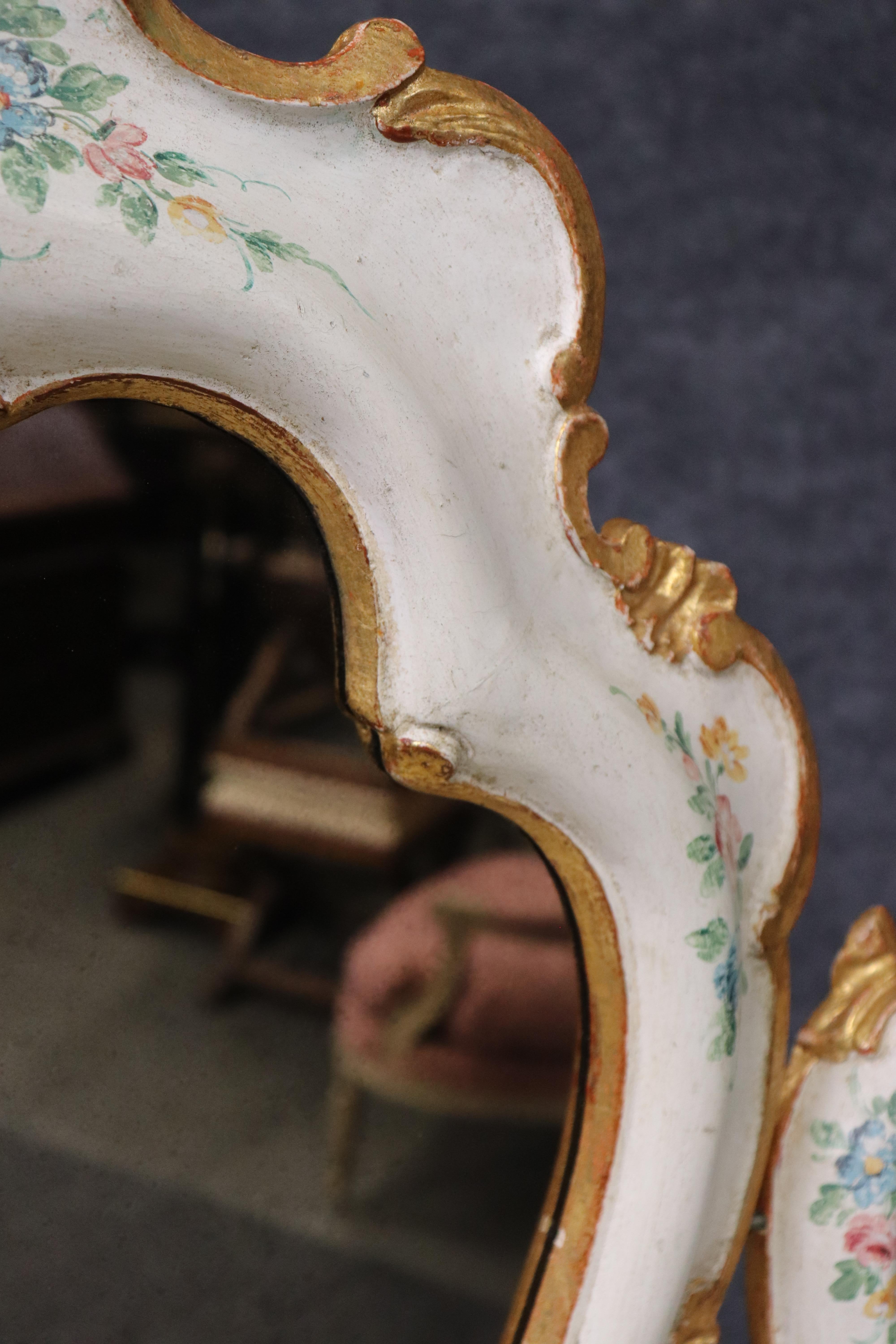 Fantástica Vanty Bomba Veneciana Italiana Antigua Pintada y Dorada con Espejo en venta 9
