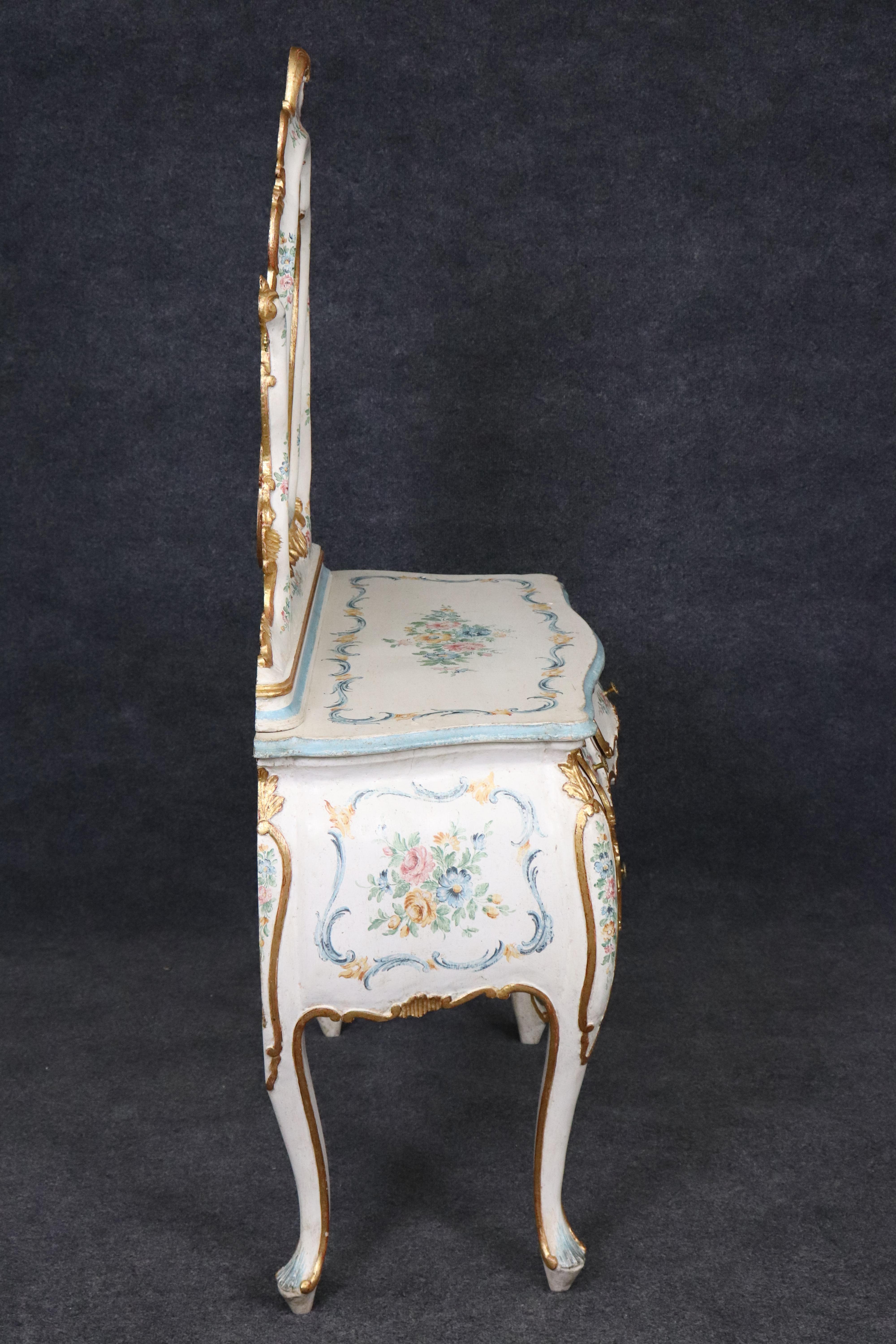 Fantástica Vanty Bomba Veneciana Italiana Antigua Pintada y Dorada con Espejo Luis XV en venta
