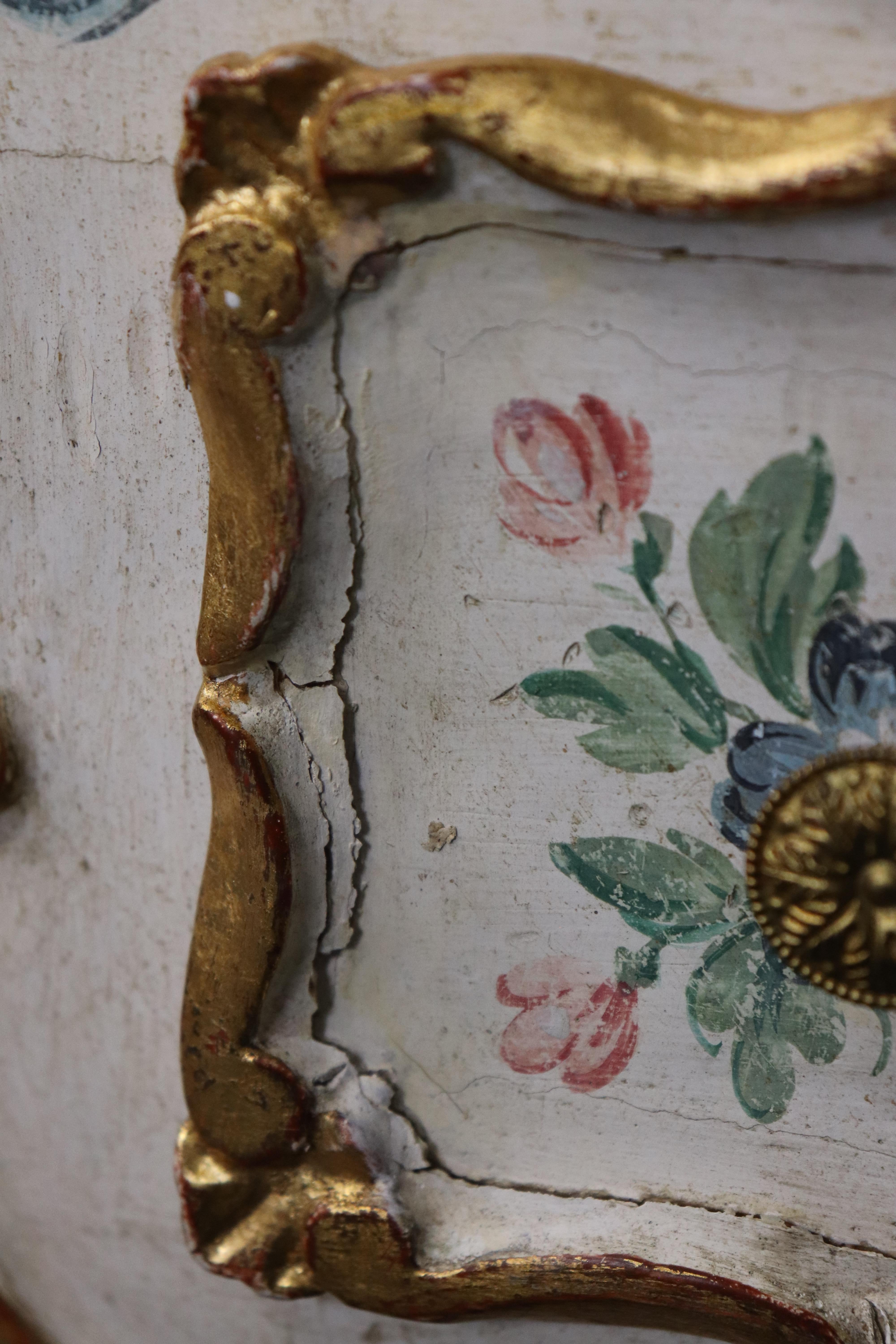 Fantástica Vanty Bomba Veneciana Italiana Antigua Pintada y Dorada con Espejo en venta 2
