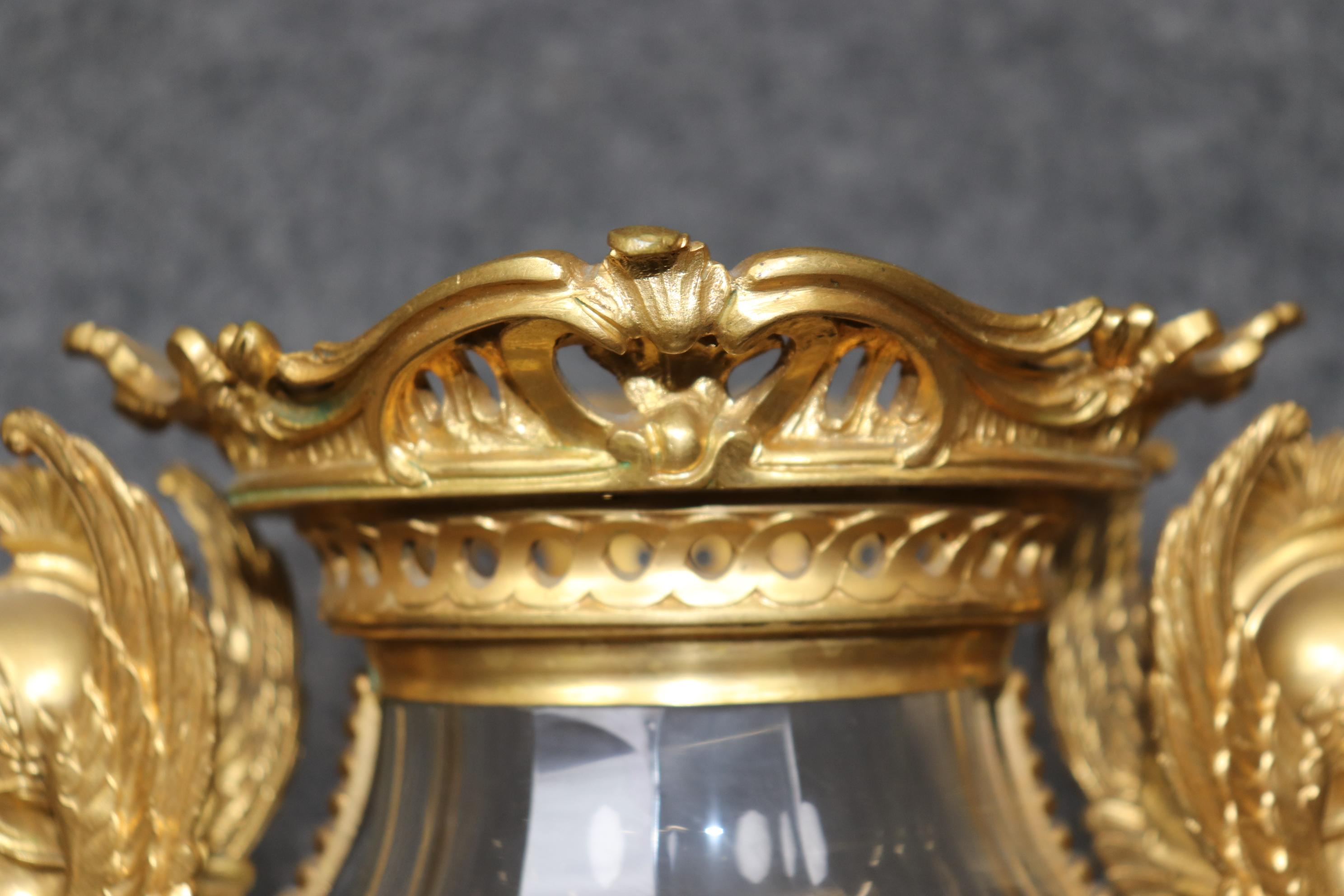 Fantástica urna jarrón troyano de cristal y bronce fundido atribuido a Baccarat 3