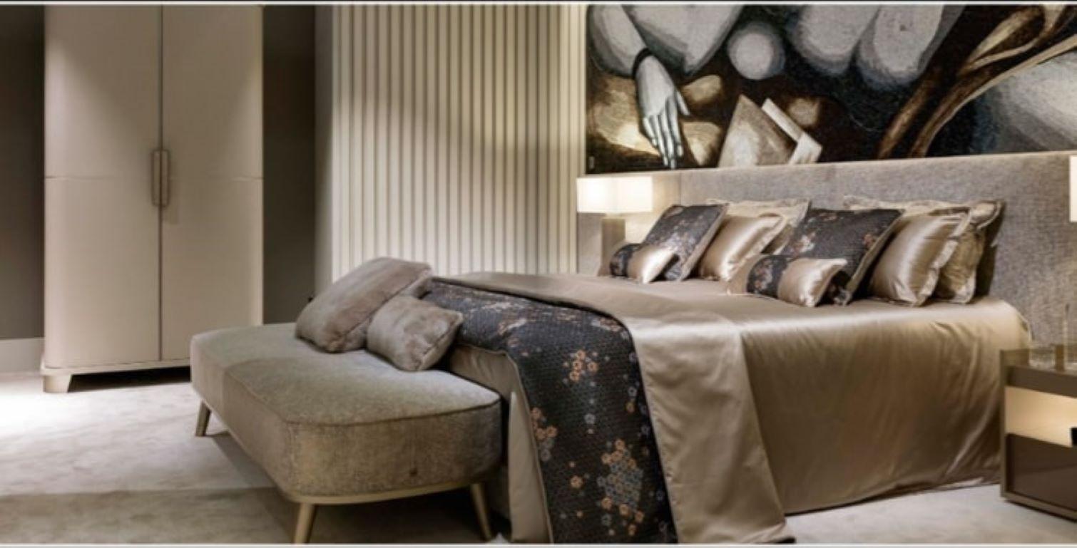Italian Fantastic Bench Frame Made of Wood Legs in Lacquered Solidwood and Feet in Brass For Sale