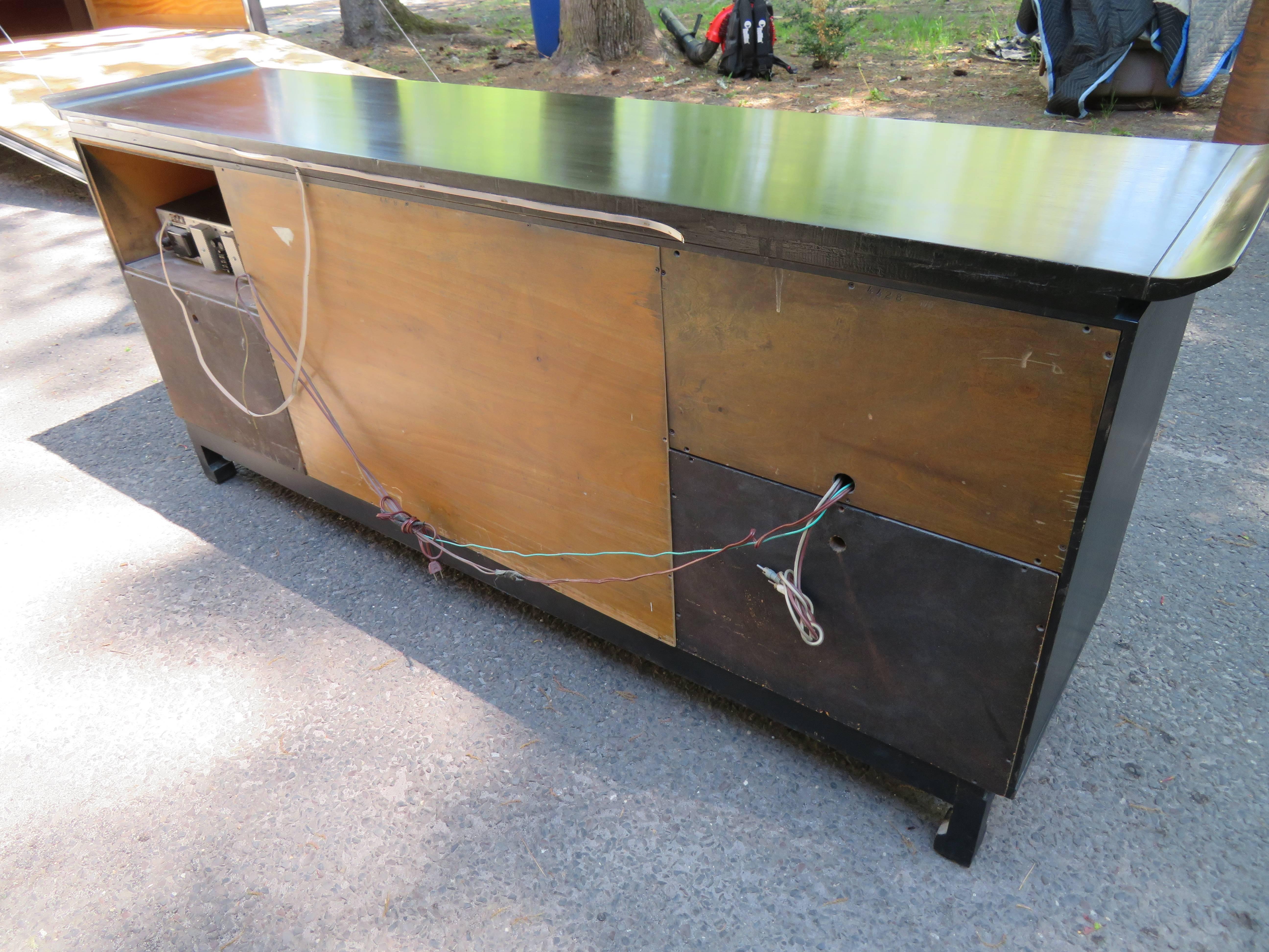 Fantastic Black Lacquered Chinoiserie Stereo Cabinet Credenza Mid-Century Modern 8