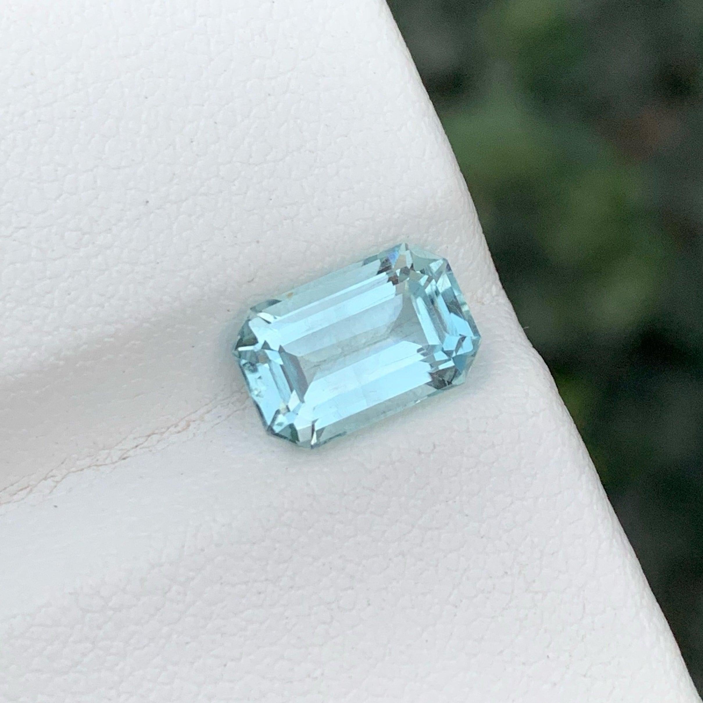 Emerald Cut Fantastic Blue Natural Aquamarine Stone 2.55 Carats Aquamarine Ring Jewelry  For Sale
