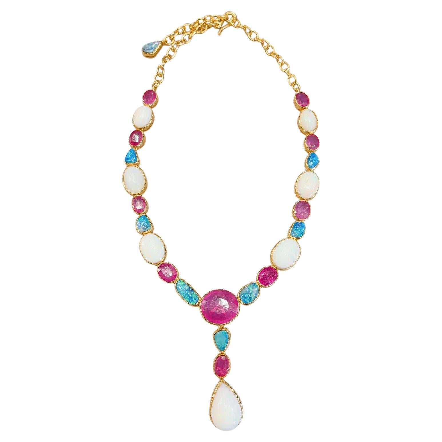 Fantastique collier Bochic Capri en or 22 carats et argent avec opale bleue et blanche et rubis 