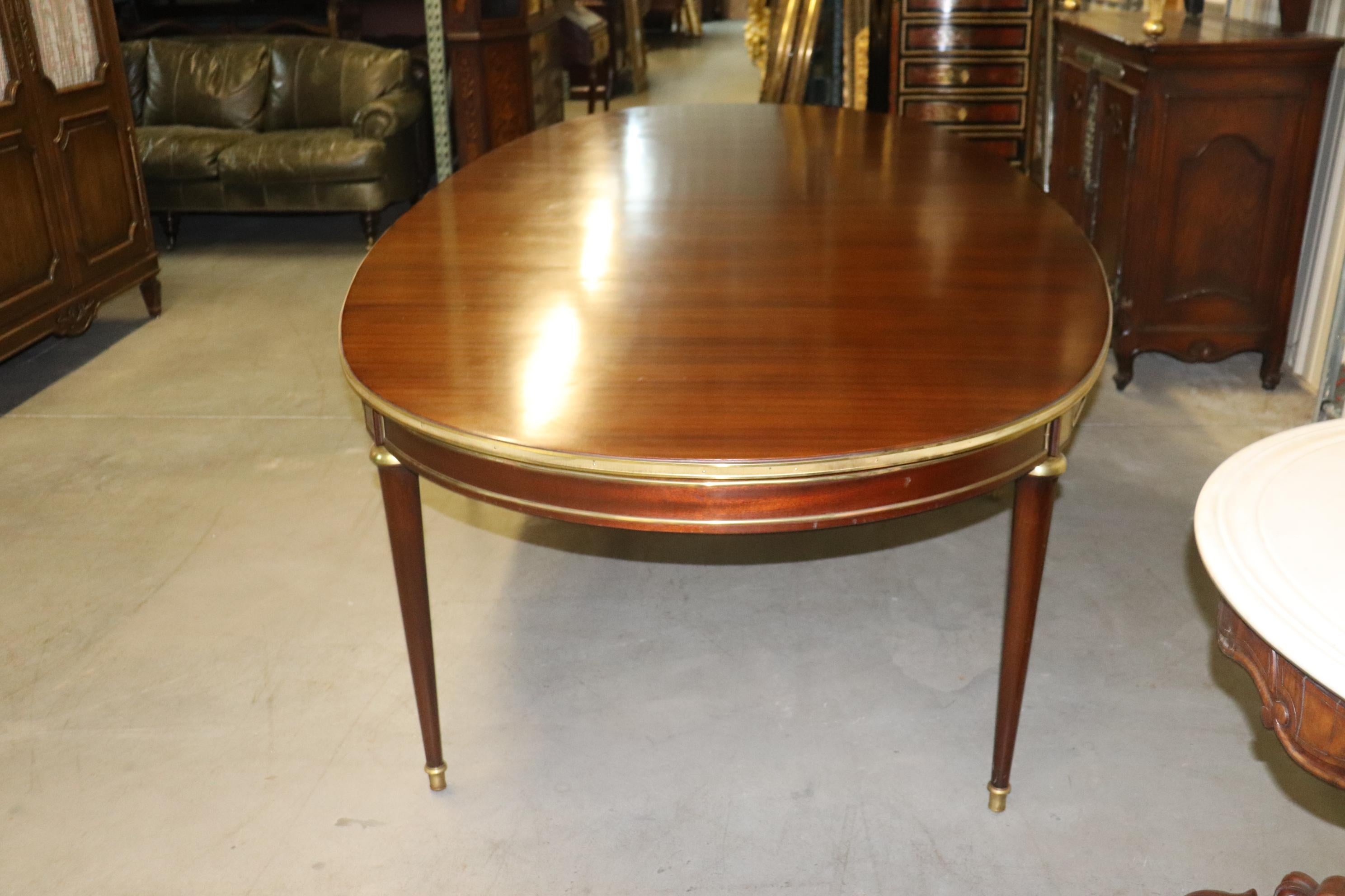 Fantastic Brass Ornamented Oval Mahogany French Louis XVI Dining Table In Good Condition In Swedesboro, NJ