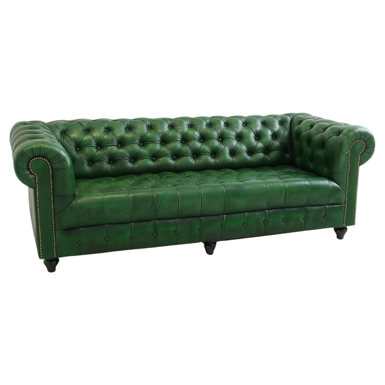Fantastique Bright Kelly Green 7ft long Tufted English Chesterfield Sofa