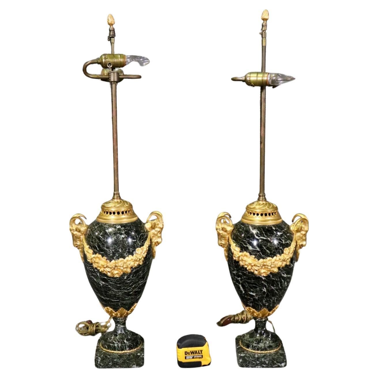 Fantastische französische Cassolette-Tischlampen aus Bronze und Verdi-Marmor mit Goldbronzebeschlägen im Angebot
