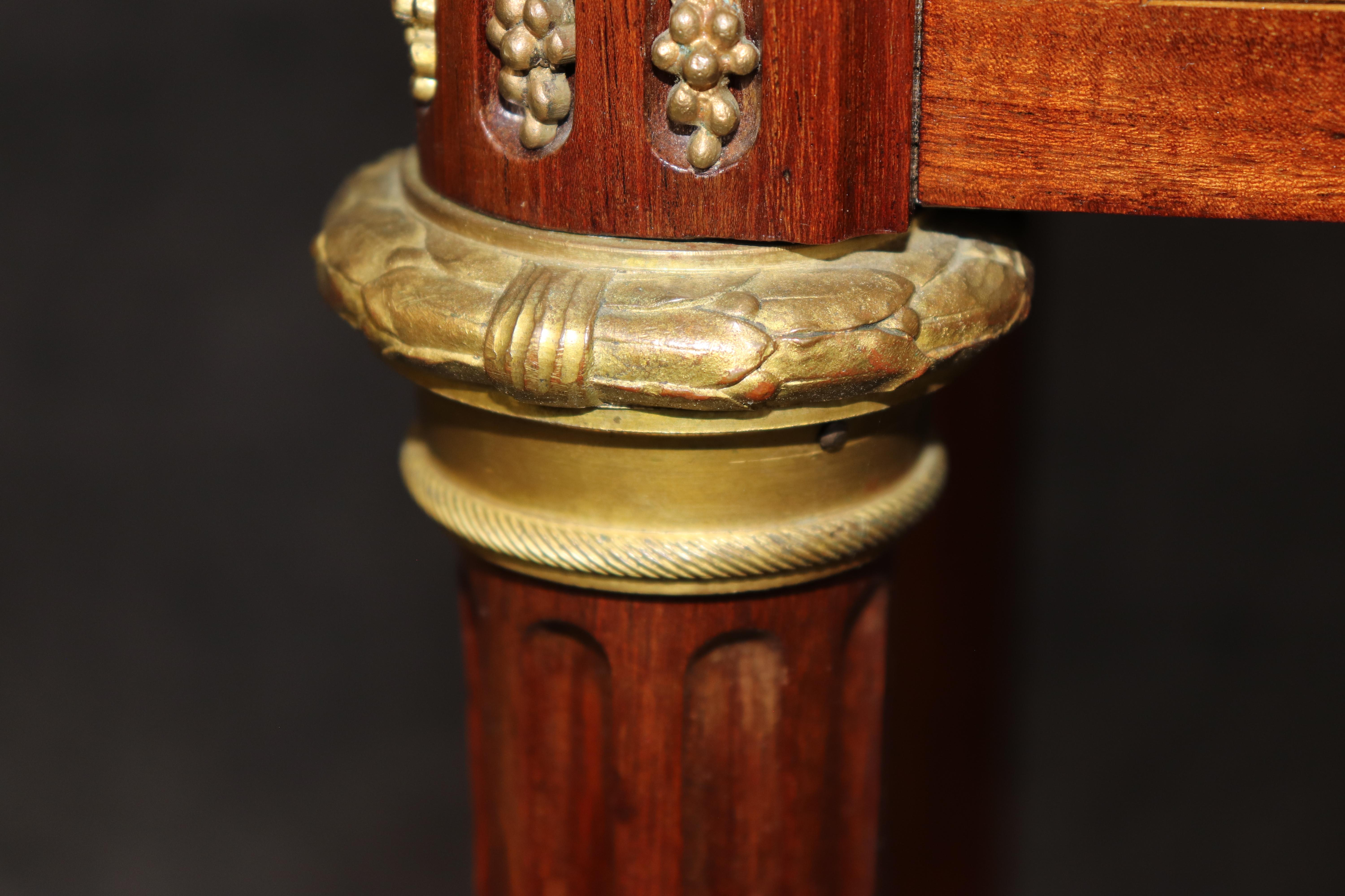 Fantástico tocador de señora francés Luis XVI montado en bronce Circa 1900 en venta 9