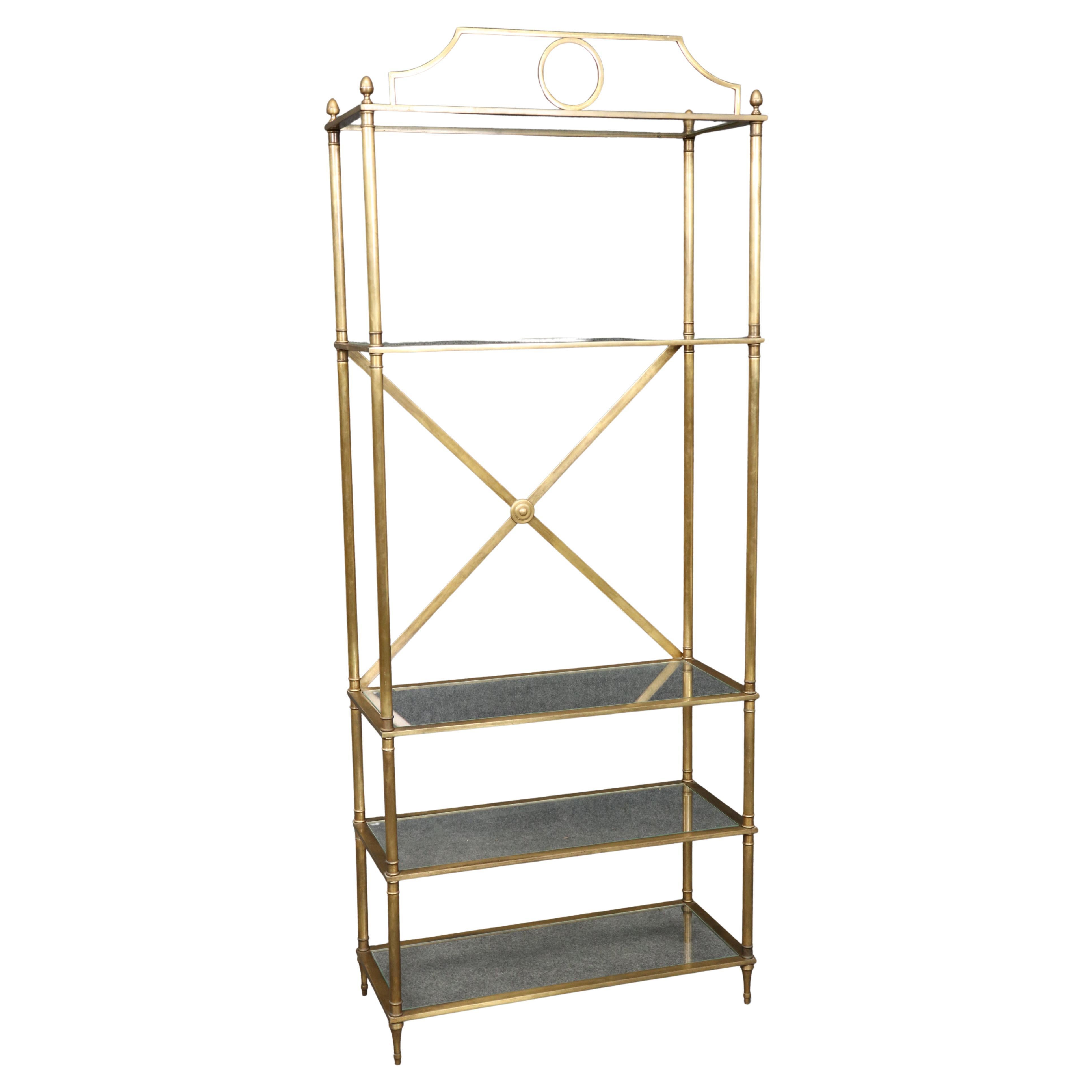 Fantástica estantería-expositor de 5 niveles estilo Maison Jansen de bronce o latón