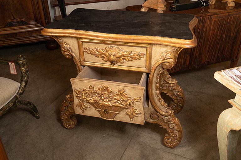 Fantastic Carved and Gilded Petit Commode In Good Condition For Sale In New Orleans, LA