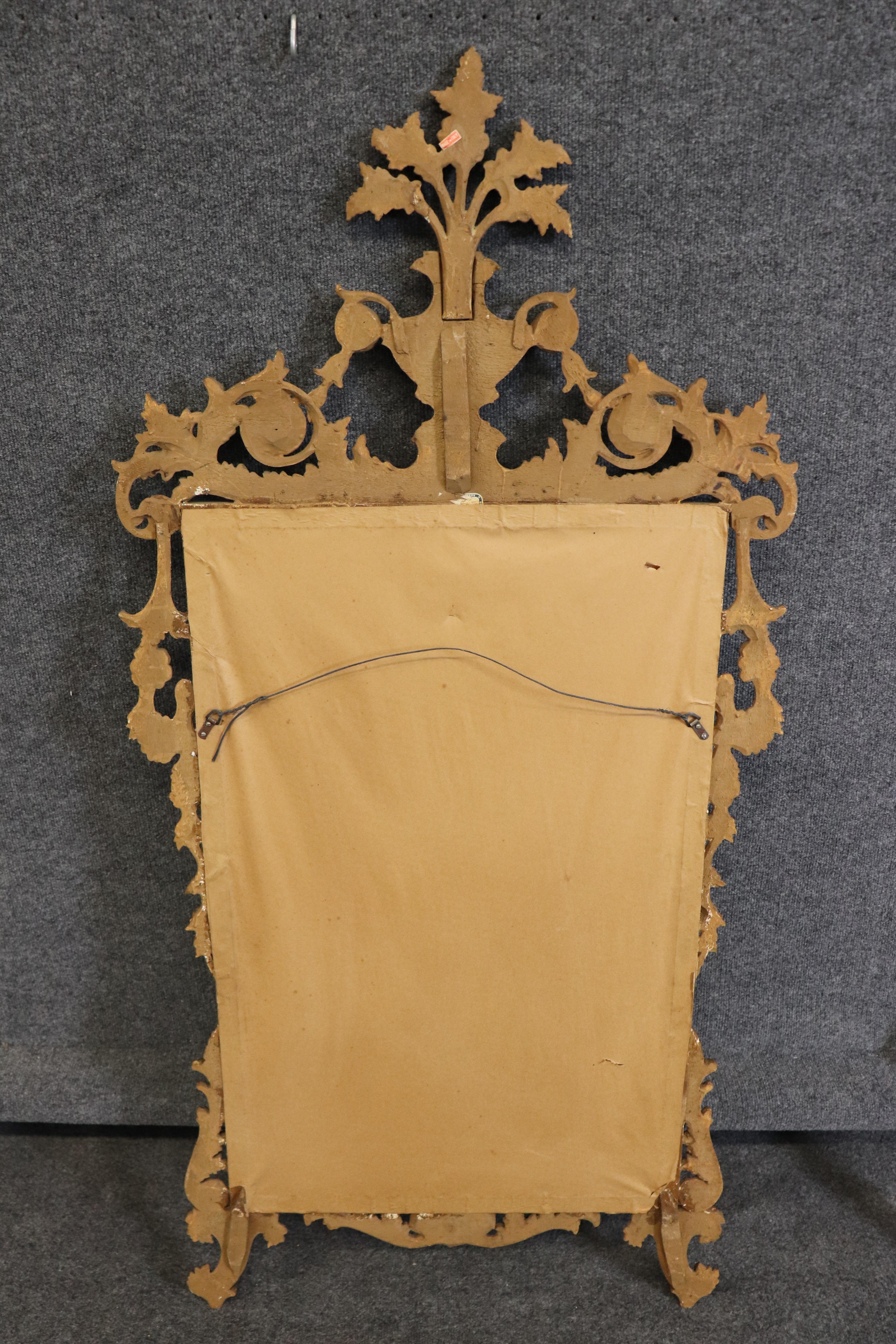 Fantastico Spray di fiori intagliato in legno di noce e gesso francese Luigi XV in vendita 5
