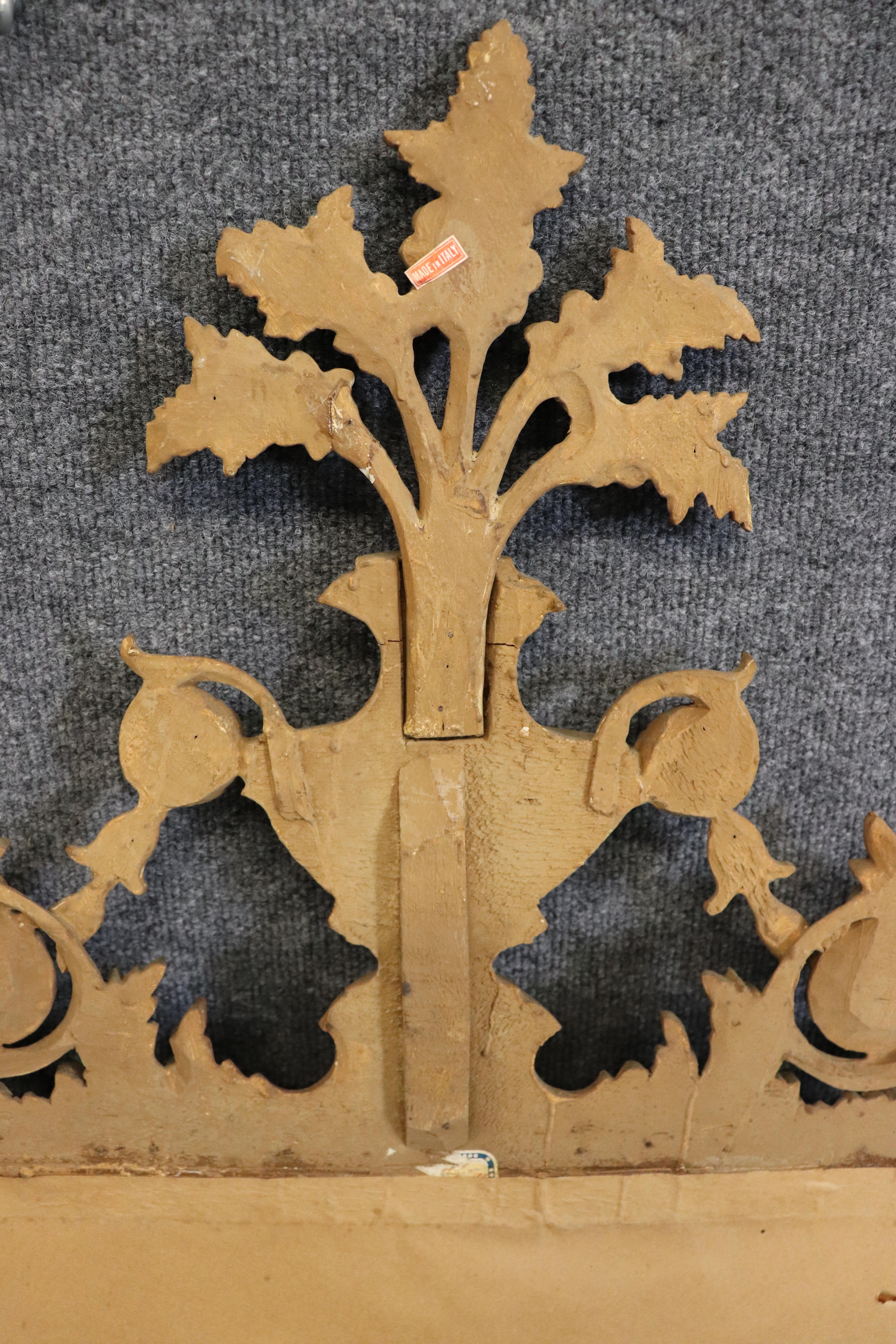 Fantastico Spray di fiori intagliato in legno di noce e gesso francese Luigi XV in vendita 6