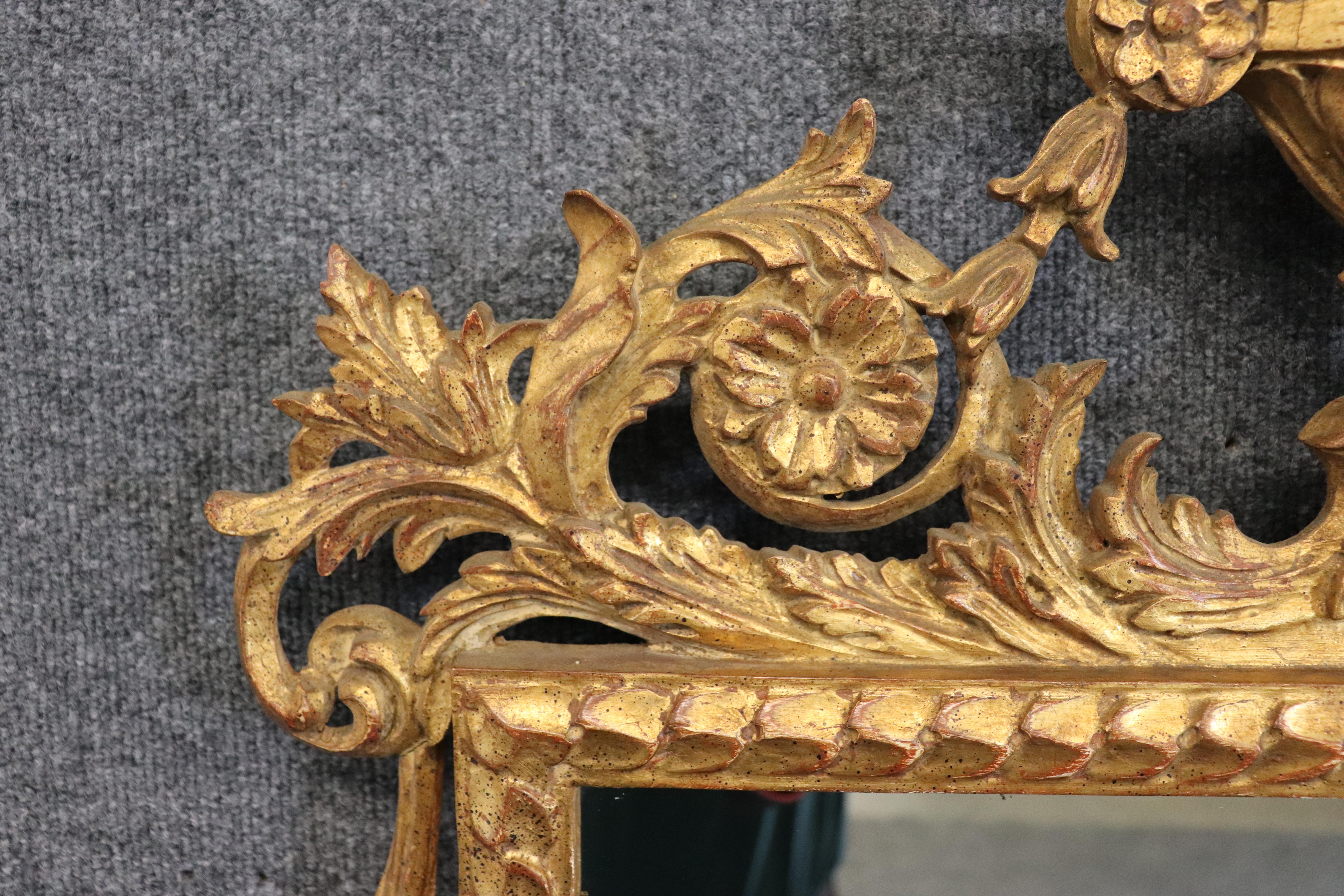 Italiano Fantastico Spray di fiori intagliato in legno di noce e gesso francese Luigi XV in vendita