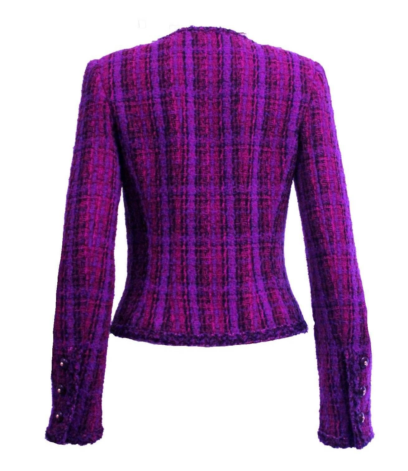 A stunning Chanel Tweed Jacket
Beautiful pink & purple tweed fabric
Crochet knit trimming
Fringed hems
Front pockets
Fitted style
CC logo buttons
Fully lined with purple CC logo silk
Chain at hem for a perfect fit
Made in France
Size 36
