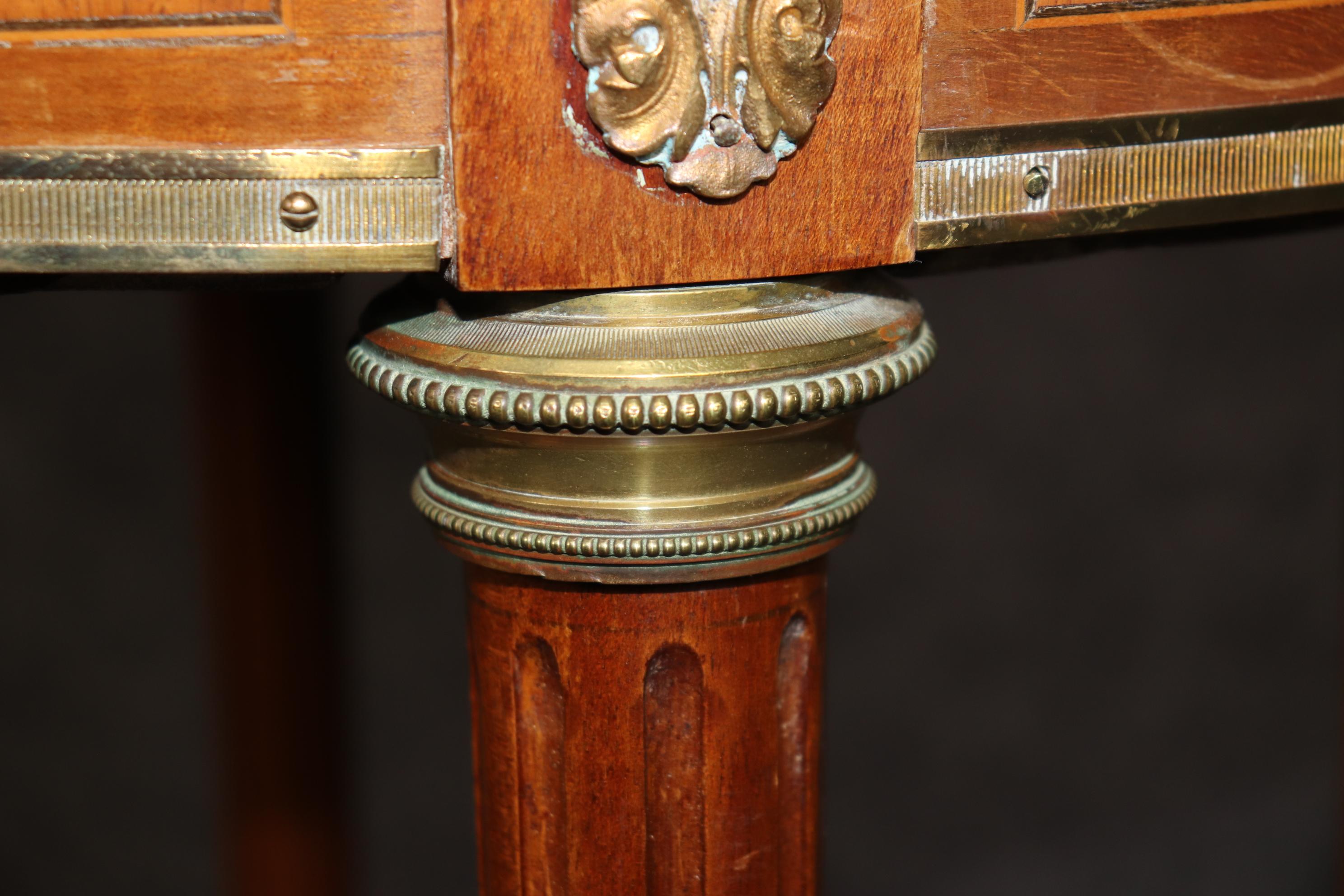 Fantastischer französischer Beistelltisch mit Putten oder Satyrn aus Bronze, Louis XVI.-Stil im Angebot 7
