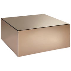 Fantastique table basse avec structure en bois, miroir bronzé ou fumé sur le côté