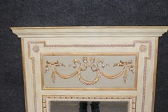 Fantástico espejo de pared francés Luis XV Trumeau pintado a la crema y dorado