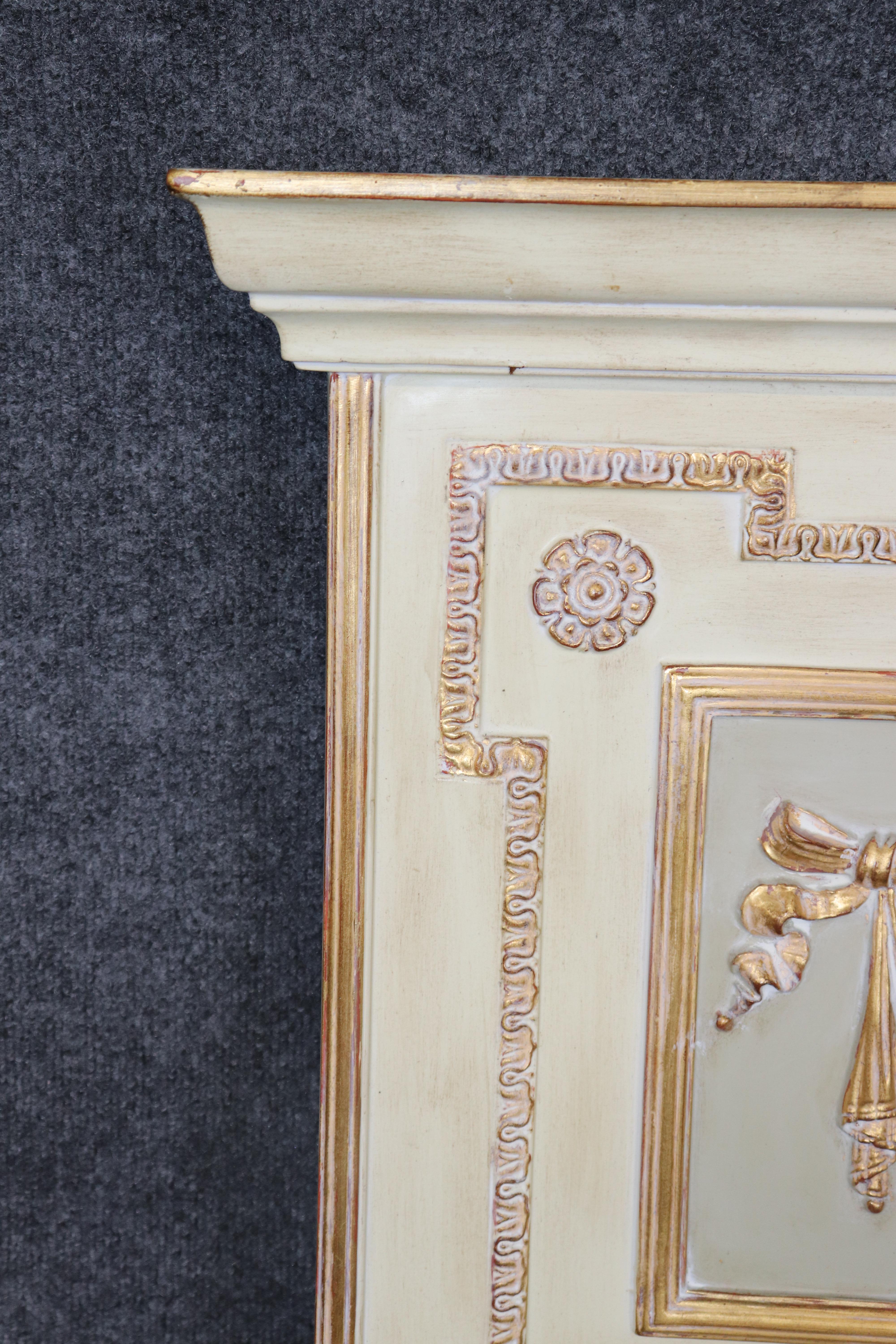 Fantástico espejo de pared francés Luis XV Trumeau pintado a la crema y dorado Nogal en venta