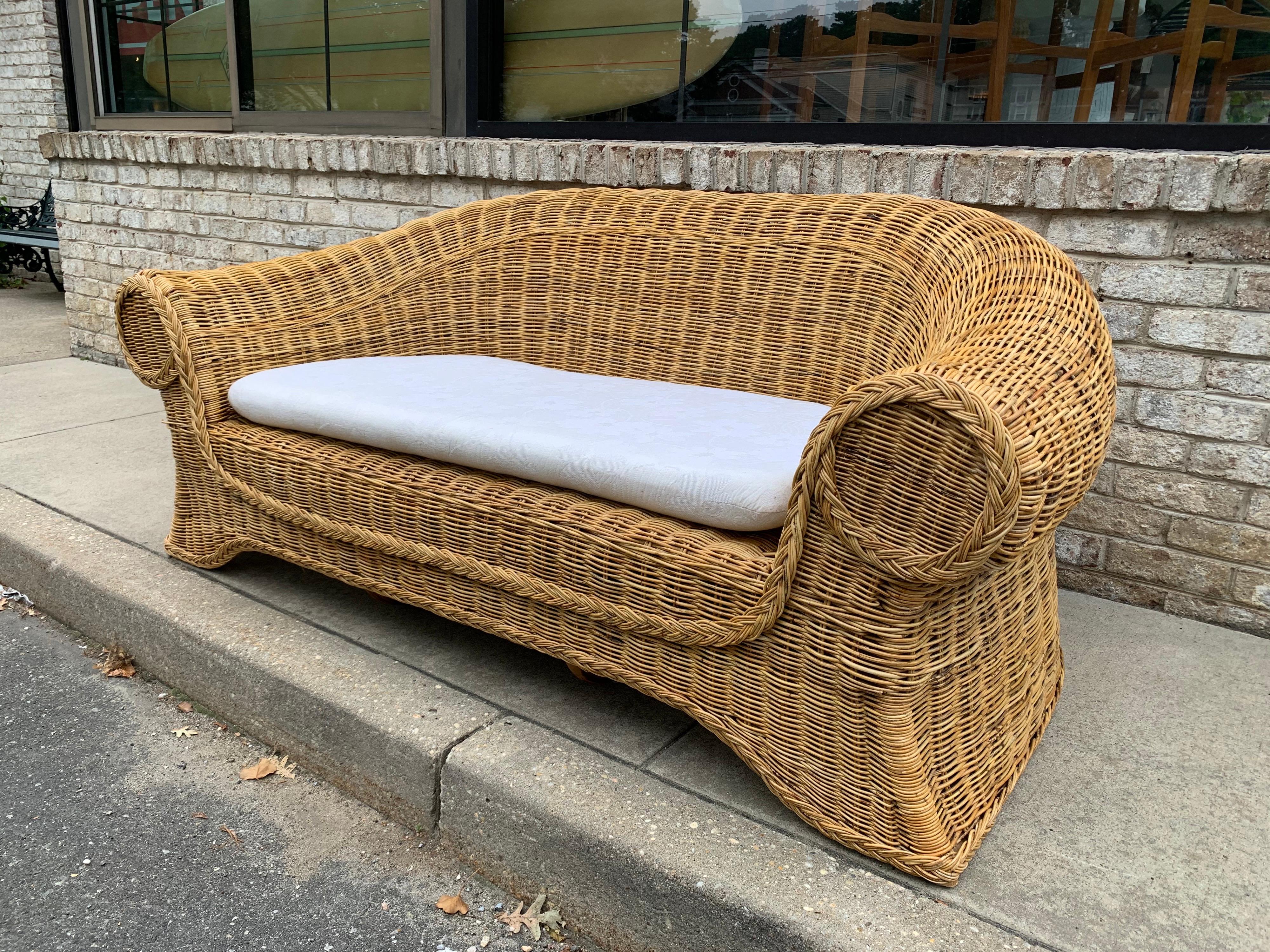 Fantastic Curved Woven Wicker Sofa/Settee In Good Condition For Sale In East Hampton, NY