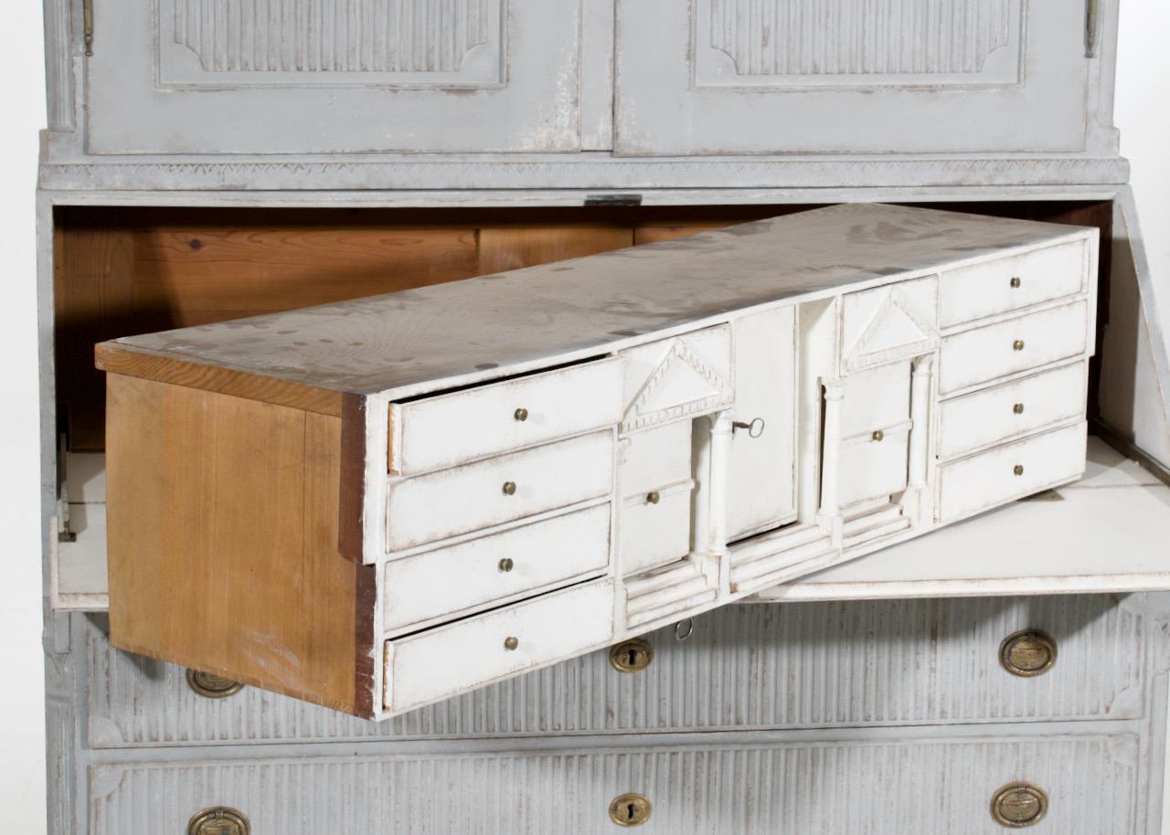 Fantastic Danish three-part bureau, 18th C. For Sale 3