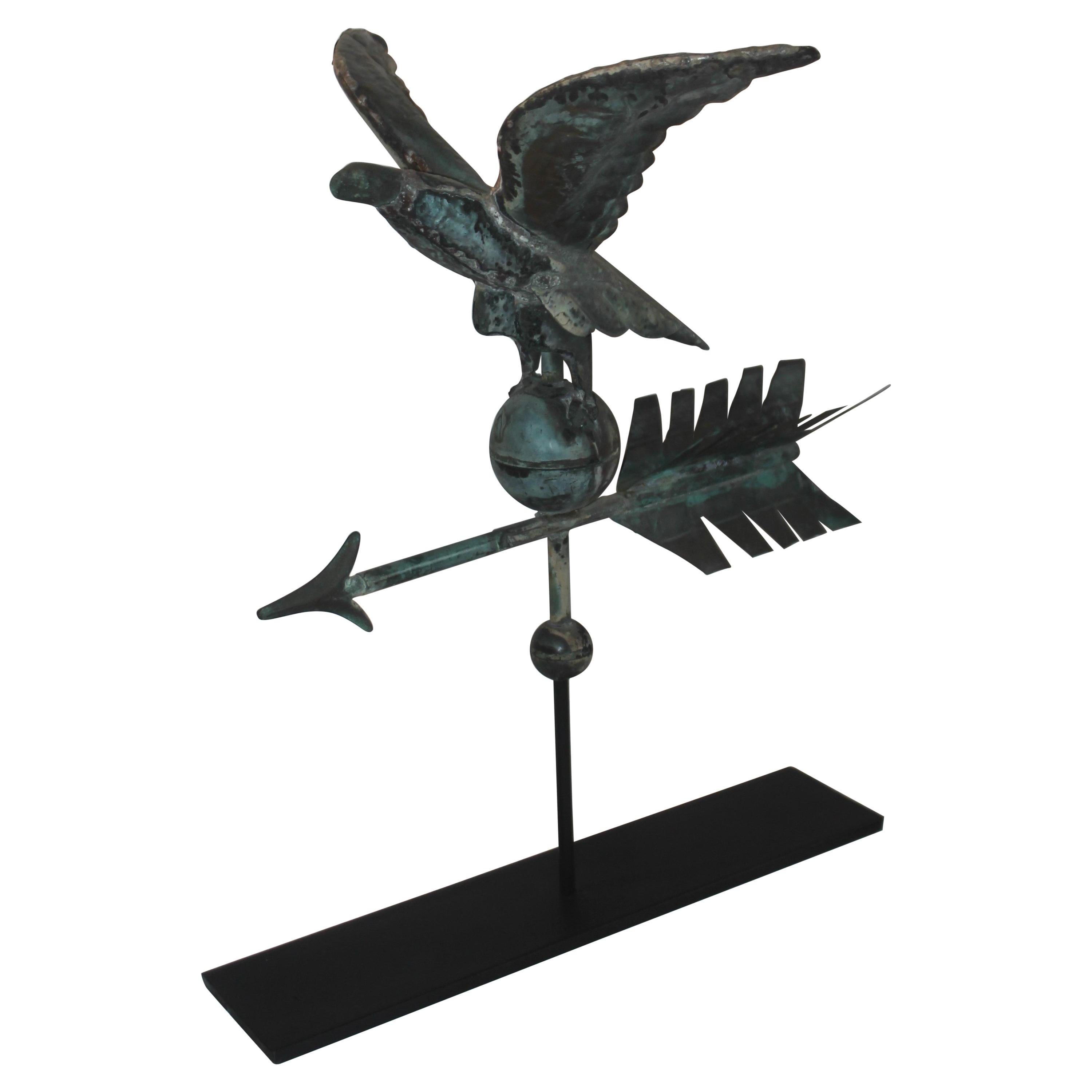 Fantastique girouette miniature du XIXe siècle, rare, avec aigle et corps entier, sur socle