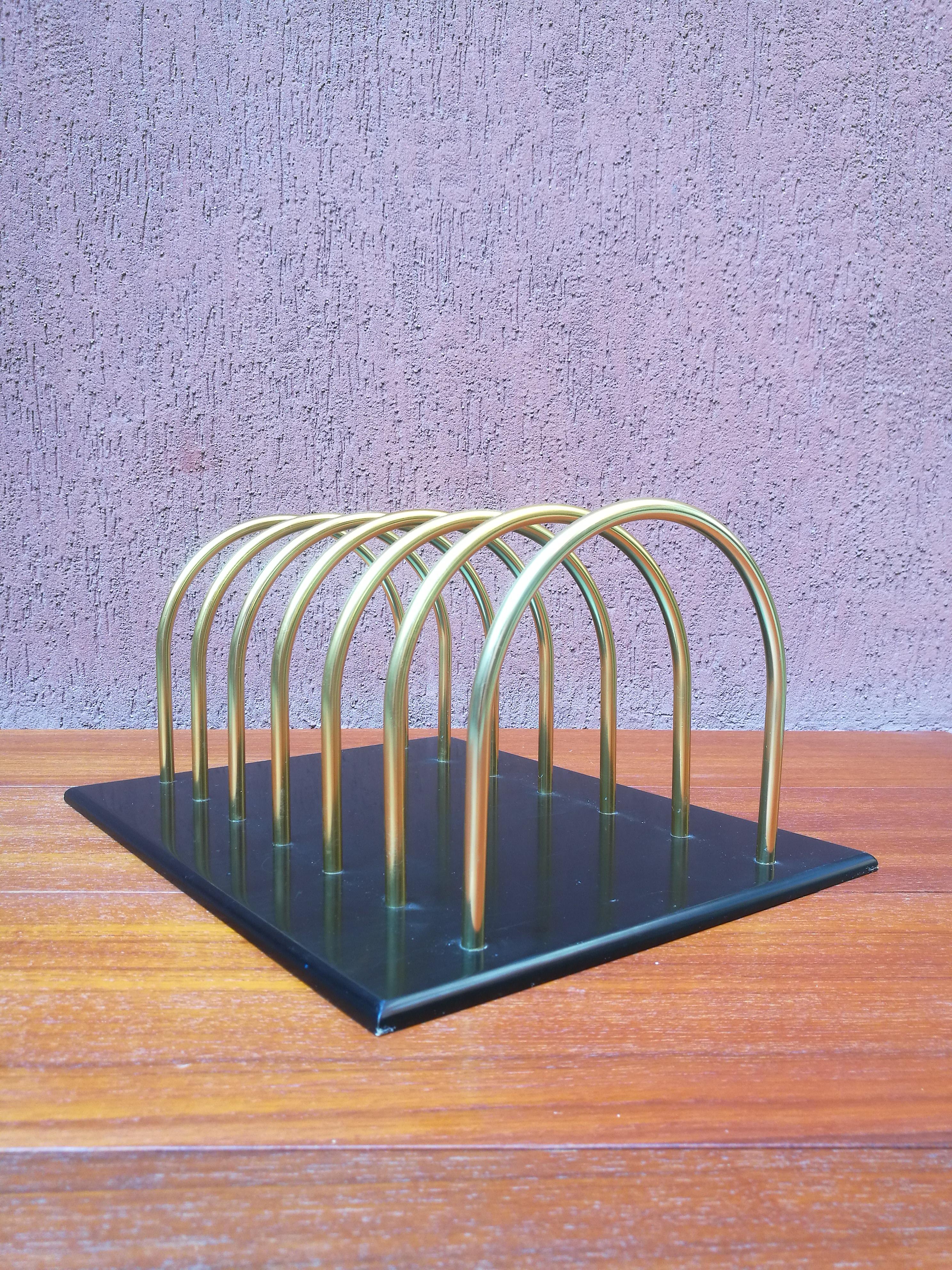 Fantastic disk holder or magazine holder in brass and lacquered wood 1970s Italy.