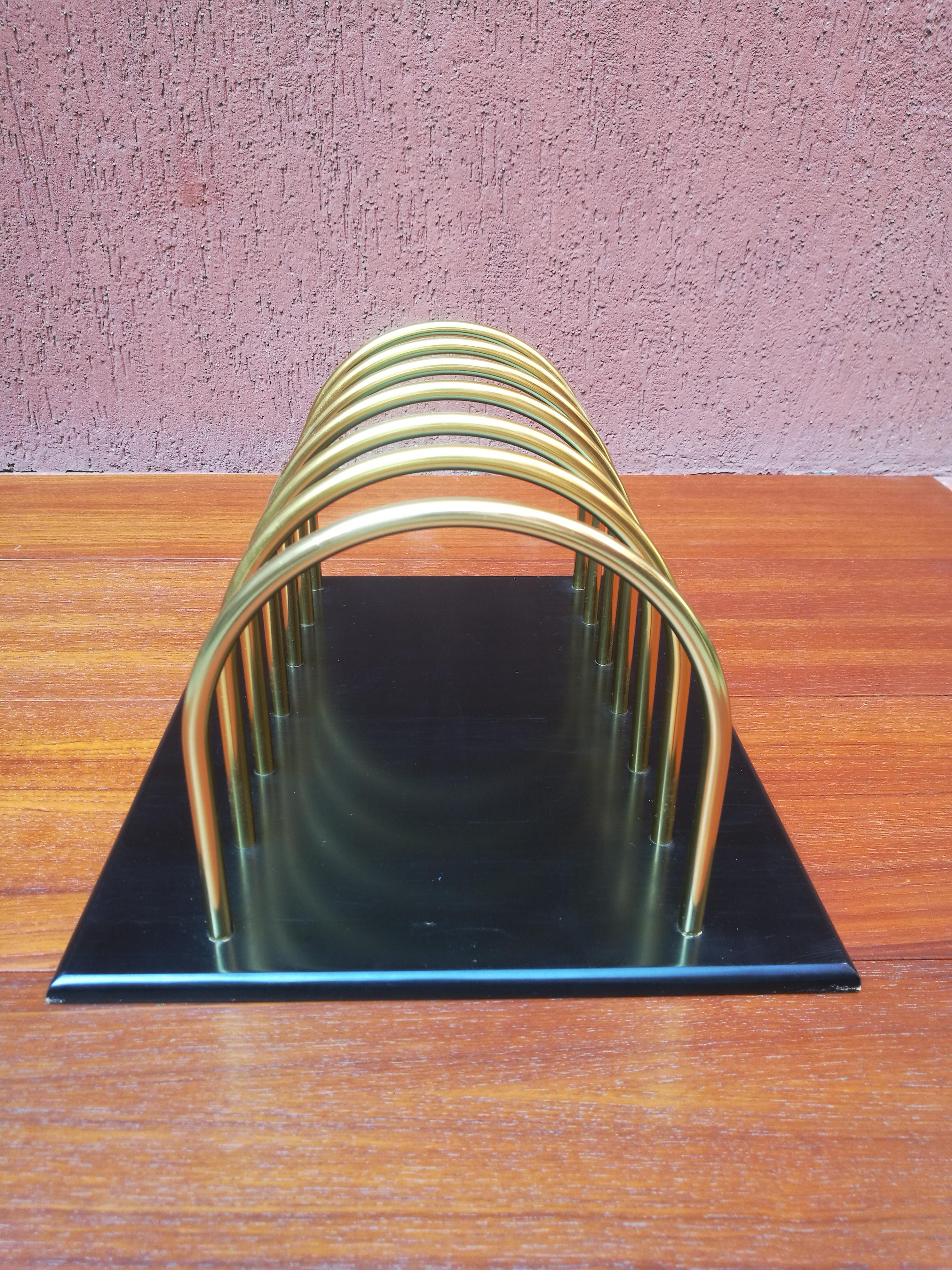 Minimalist Fantastic Disk Holder or Magazine Holder in Brass and lacquered Wood 1970s Italy