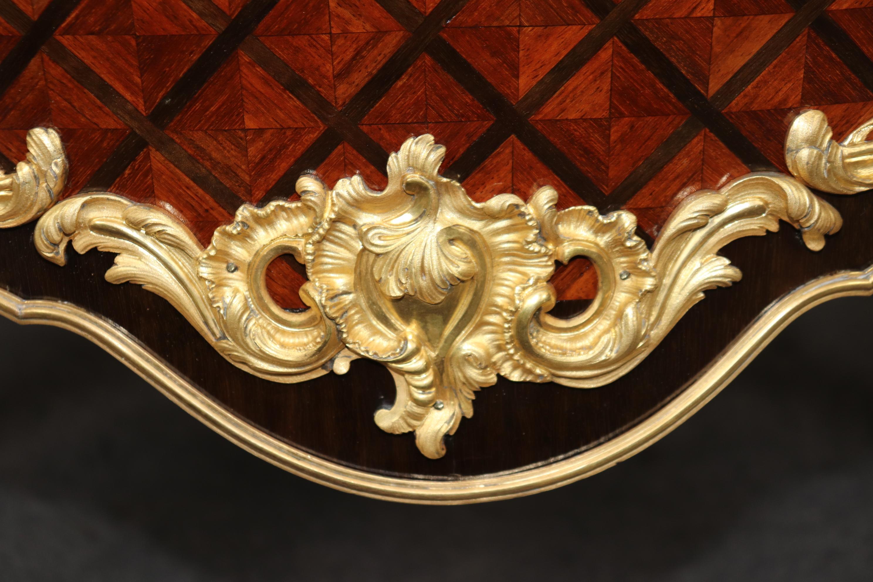 Fantastico Dore' in bronzo con montatura Breche Violette Maison Roudillion Commode in vendita 1