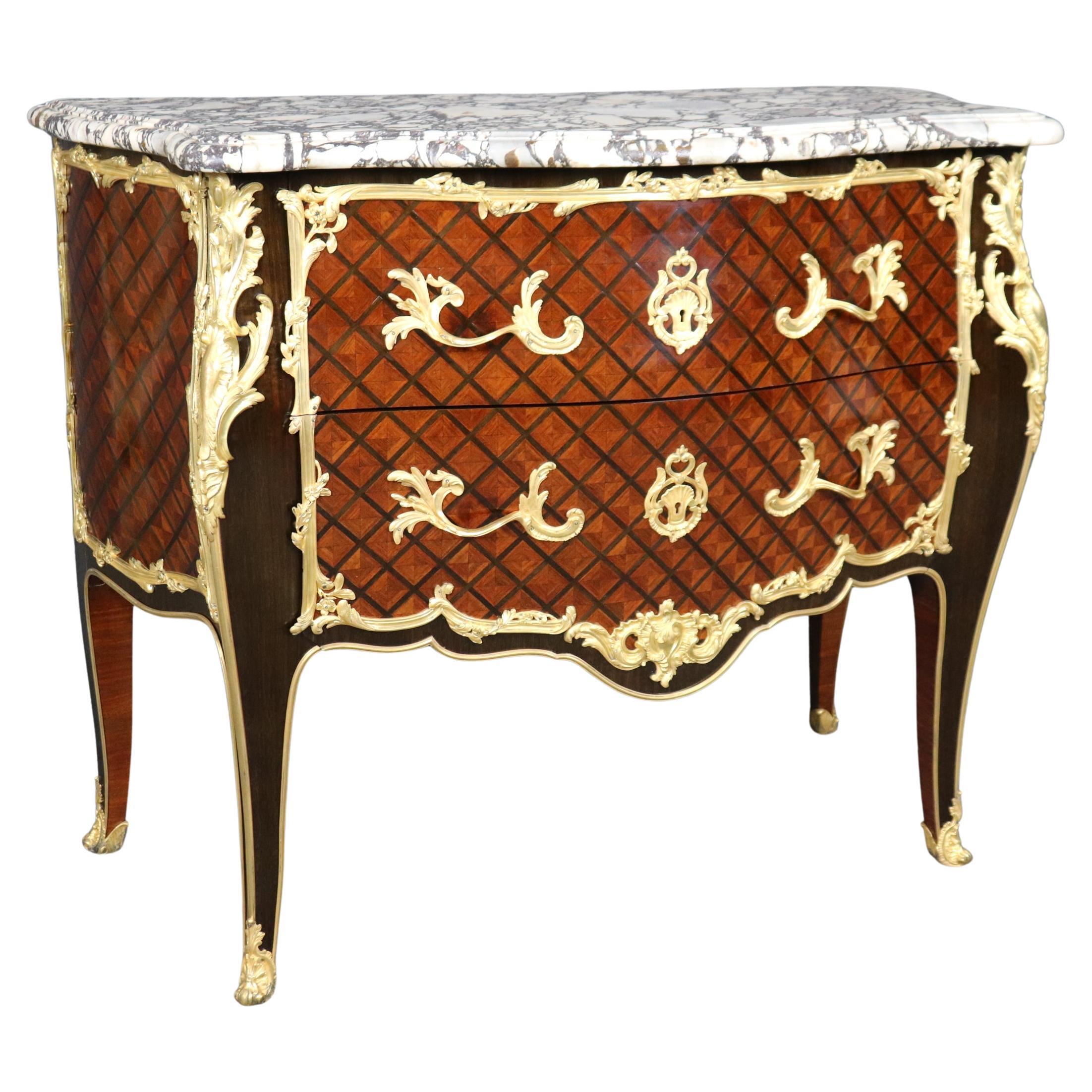 Fantastico Dore' in bronzo con montatura Breche Violette Maison Roudillion Commode in vendita