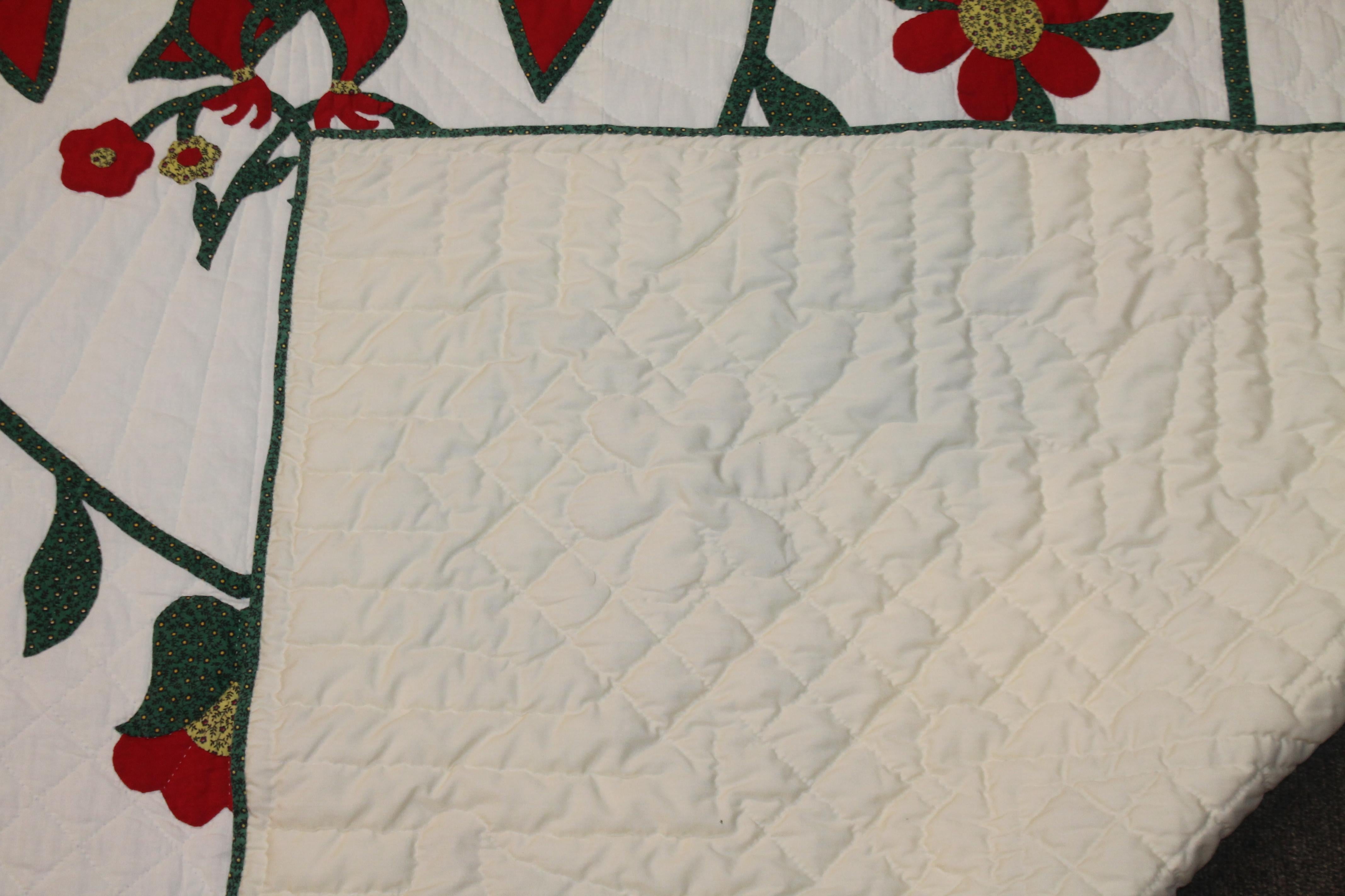 Cotton Fantastic Eagle Applique Quilt with a Swag Border