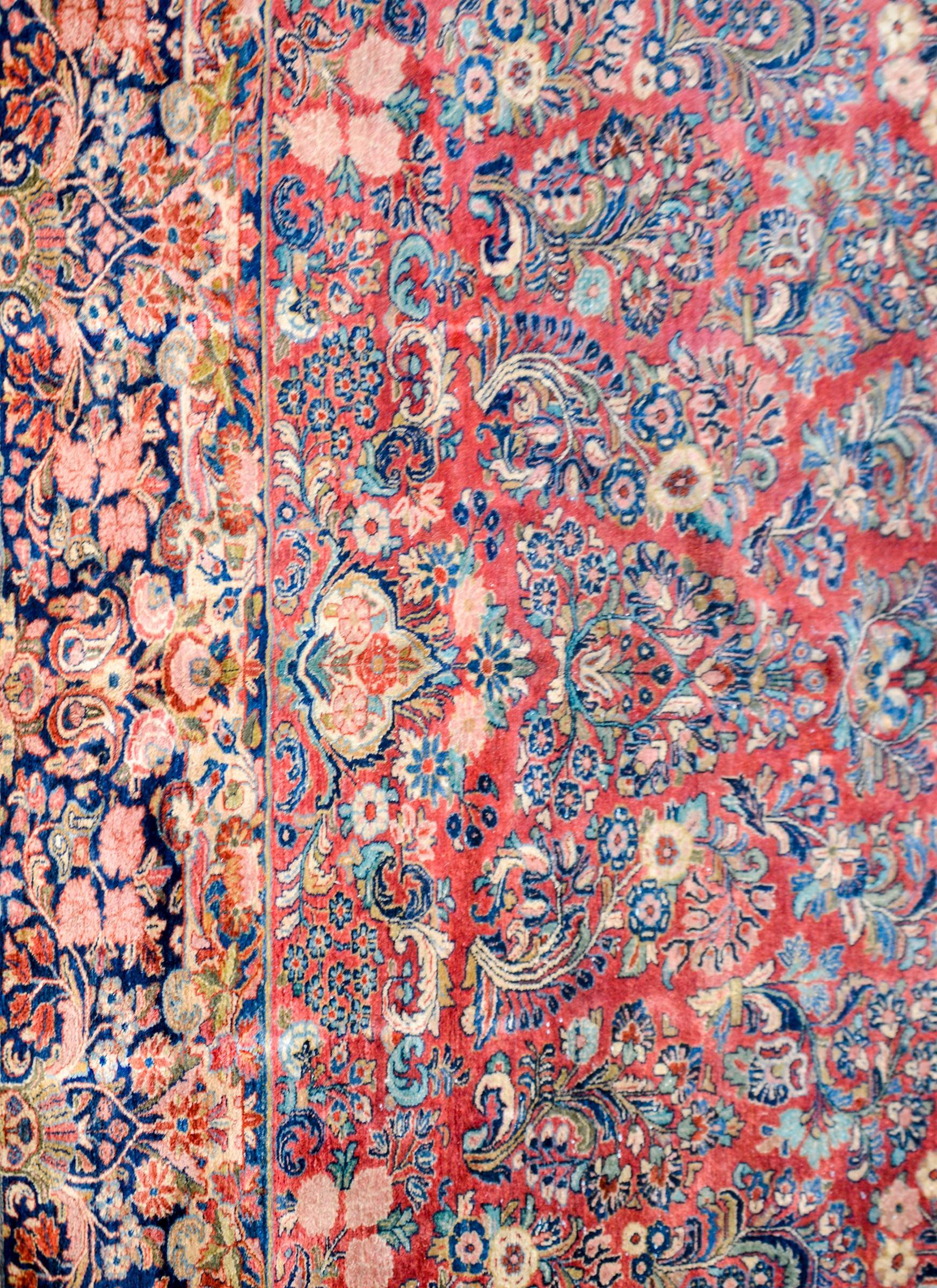 Fantastic Early 20th Century Antique Sarouk Rug In Good Condition For Sale In Chicago, IL