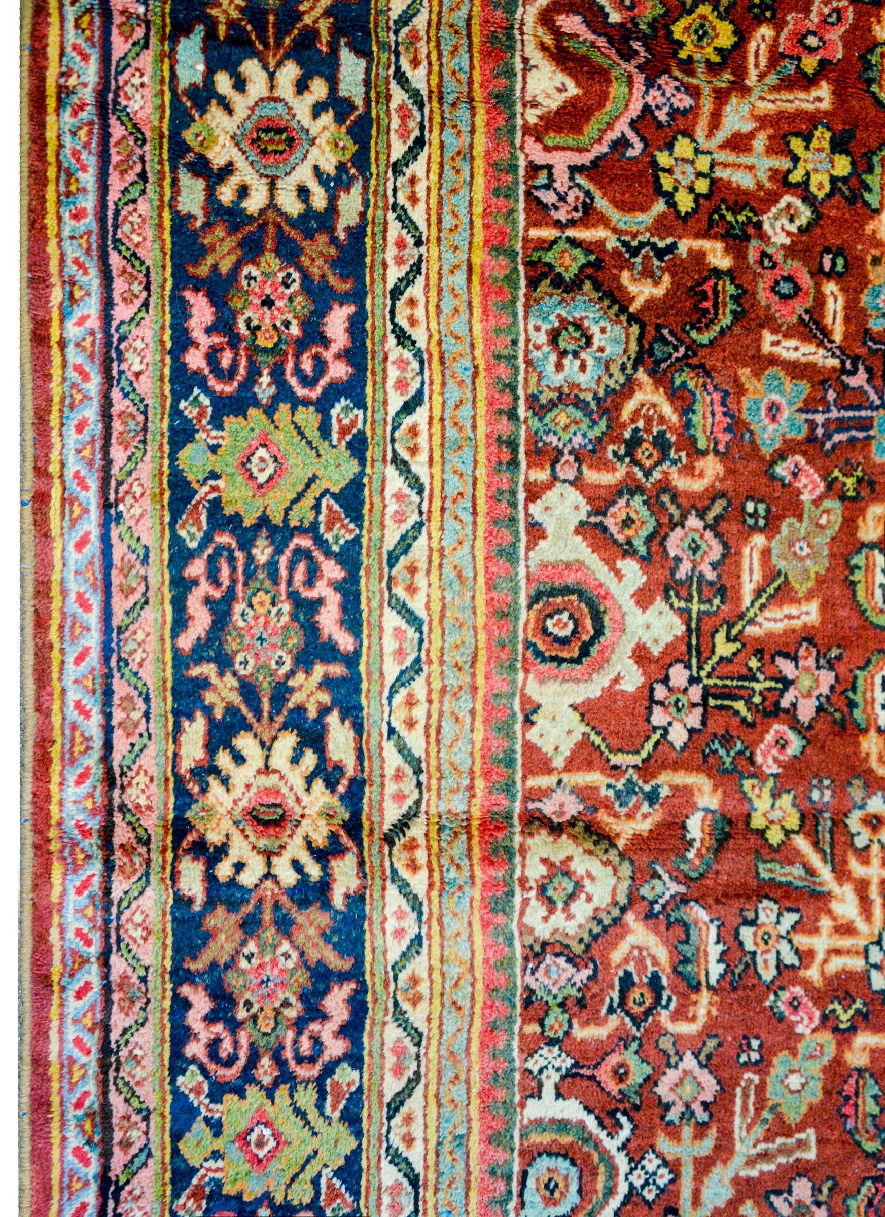 Fantastic Early 20th Century Mahal Rug In Good Condition For Sale In Chicago, IL