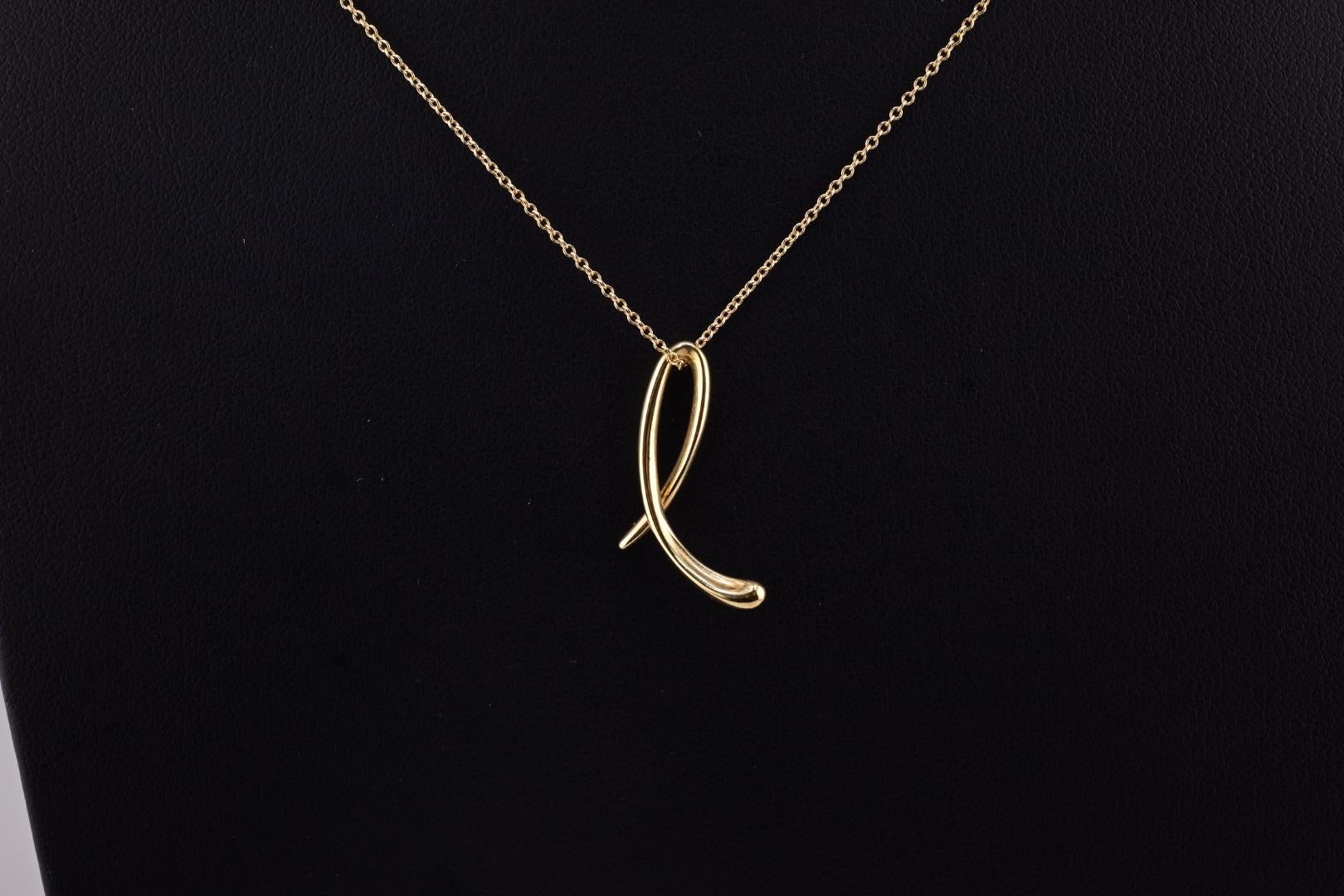 Fantastic Elsa Peretti Tiffany & Co. Yellow Gold Cursive L Pendant In Good Condition In Media, PA