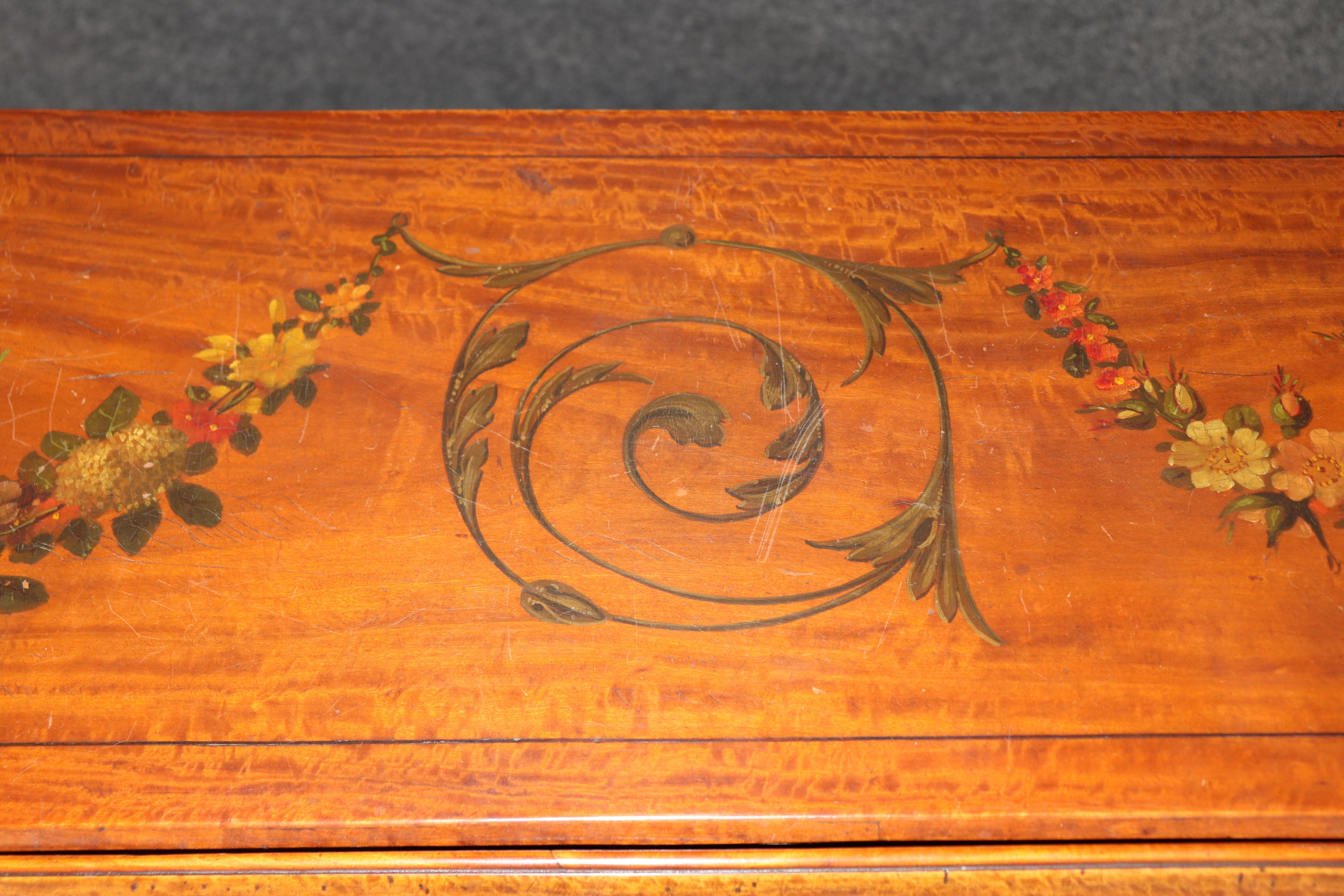 Fantástico Escritorio Secretario de Tapa Inclinada de Madera Satinada Decorado con Pintura Inglesa Adams en venta 9