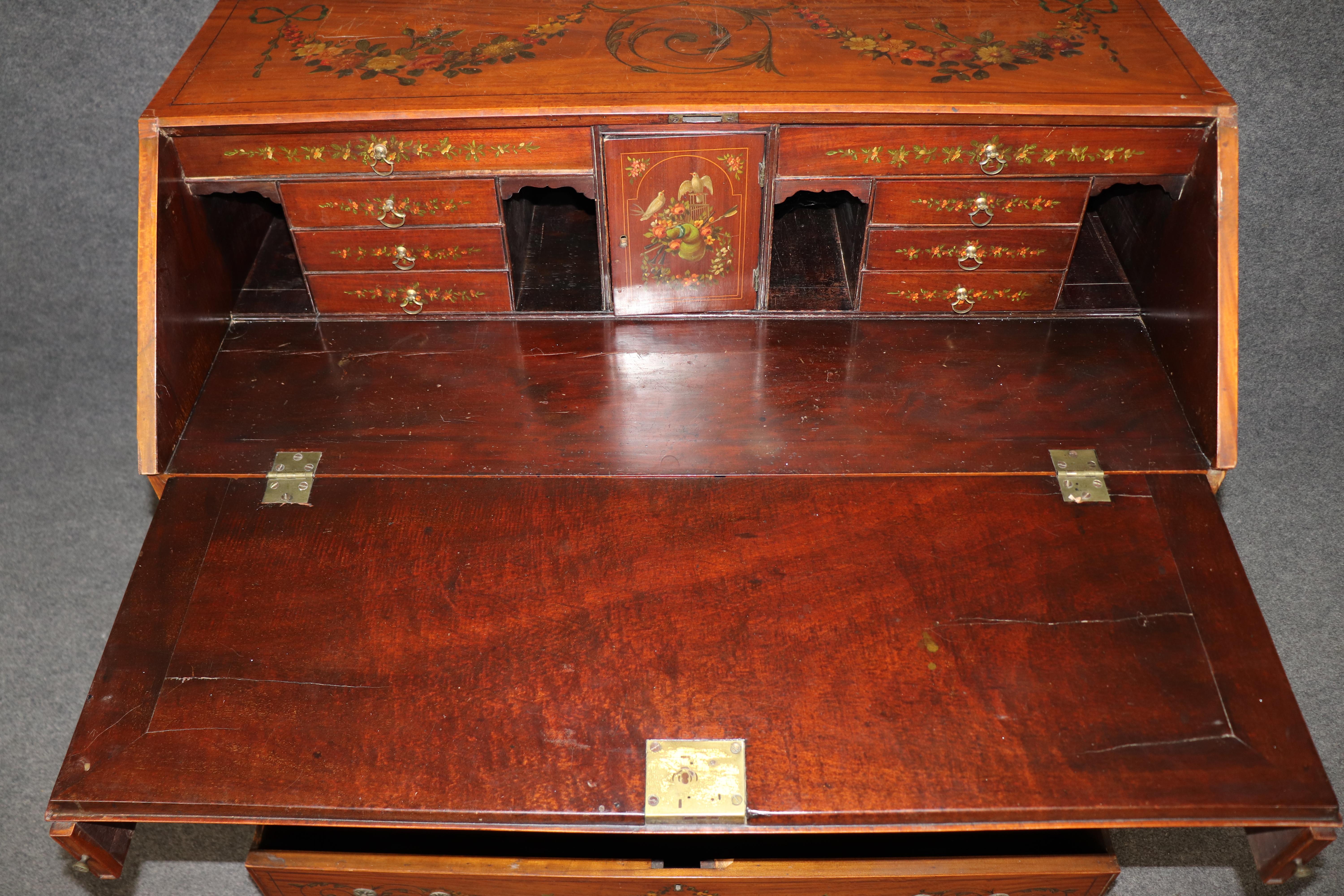 Fantástico Escritorio Secretario de Tapa Inclinada de Madera Satinada Decorado con Pintura Inglesa Adams Estilo Adán en venta