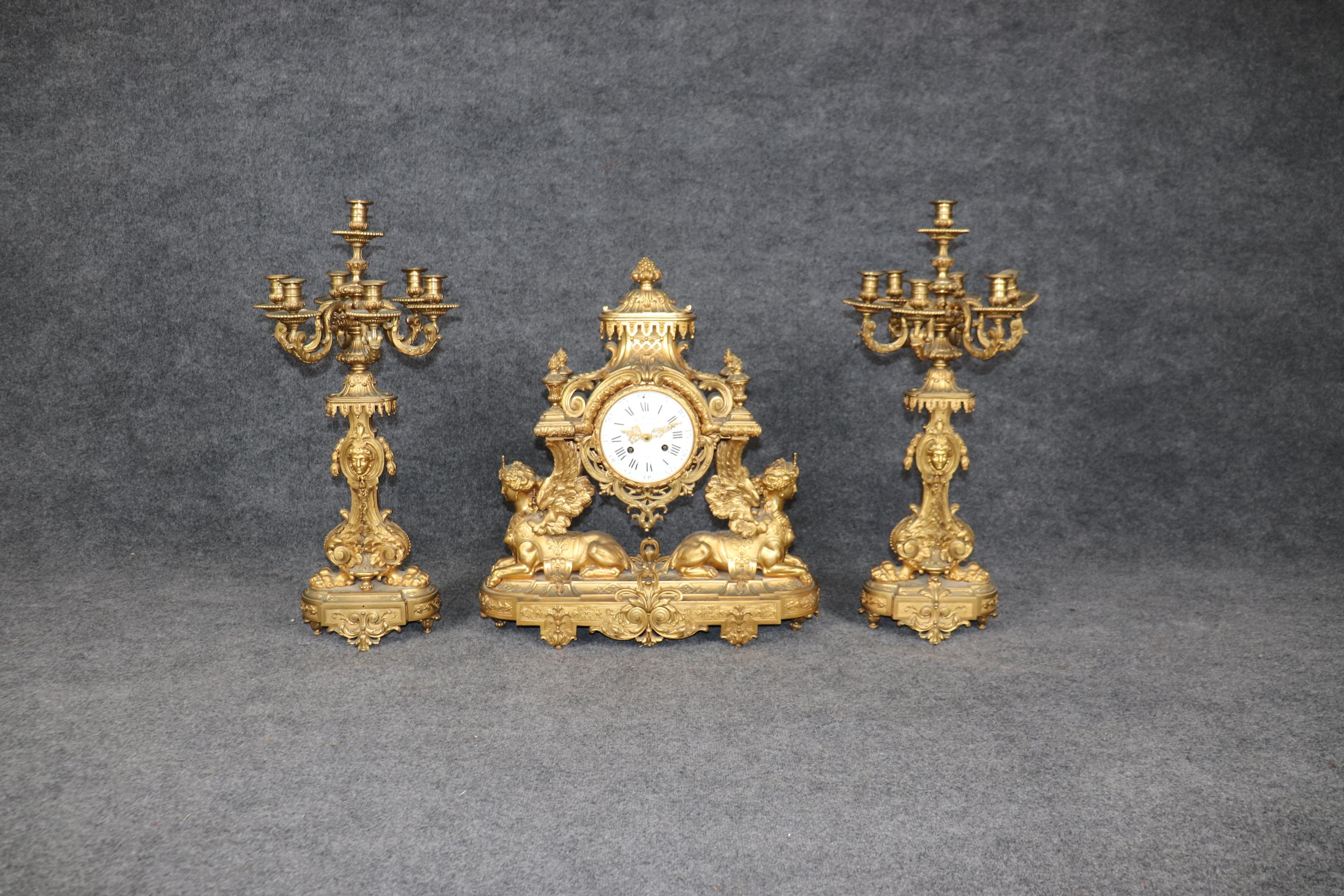 Fantastisches figurales Maiden-Sphinx-Uhr-Set im französischen Empire-Stil des 19. Jahrhunderts (Bronze) im Angebot