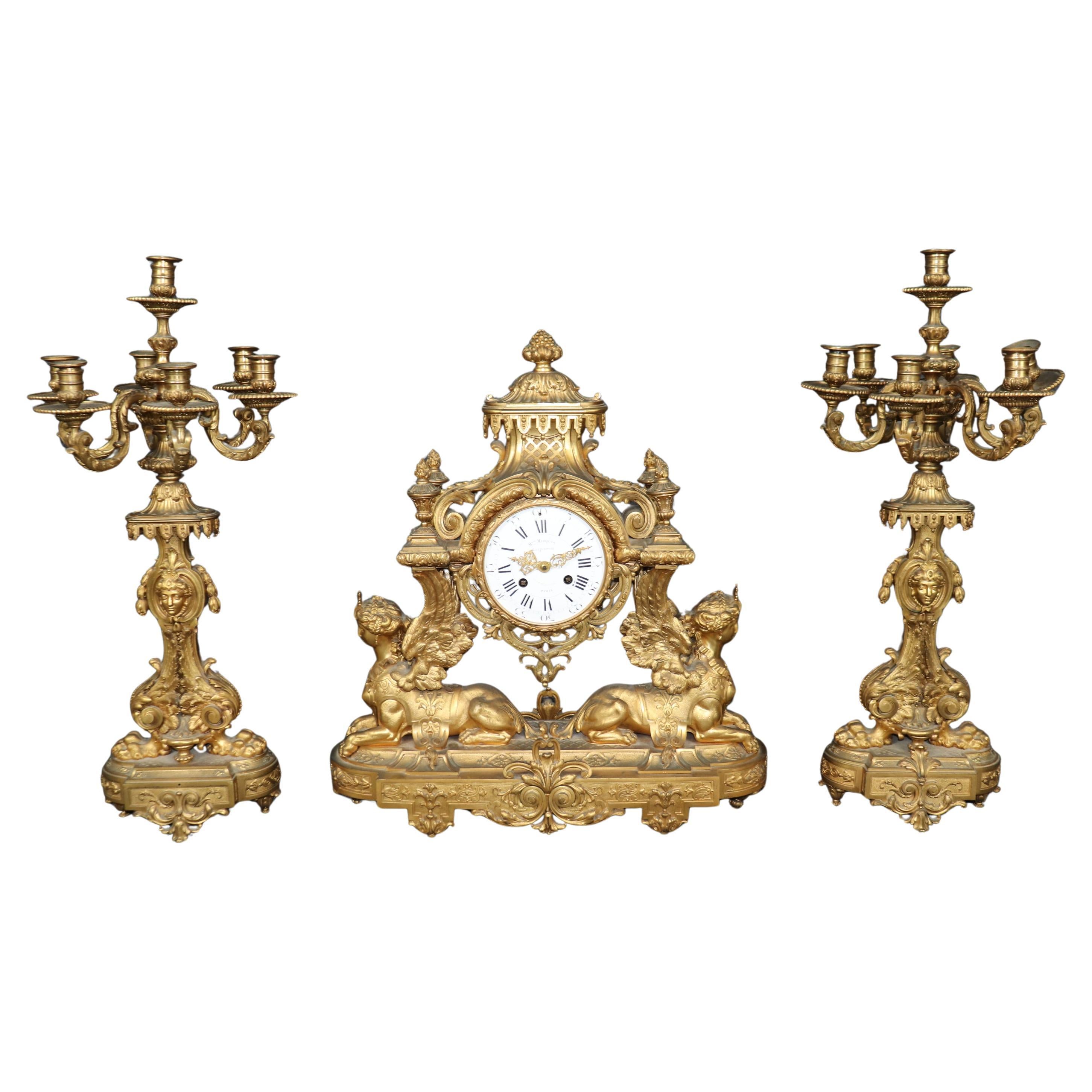 Fantástico Juego de Relojes Imperio Francés Siglo XIX Doncella Esfinge Figural