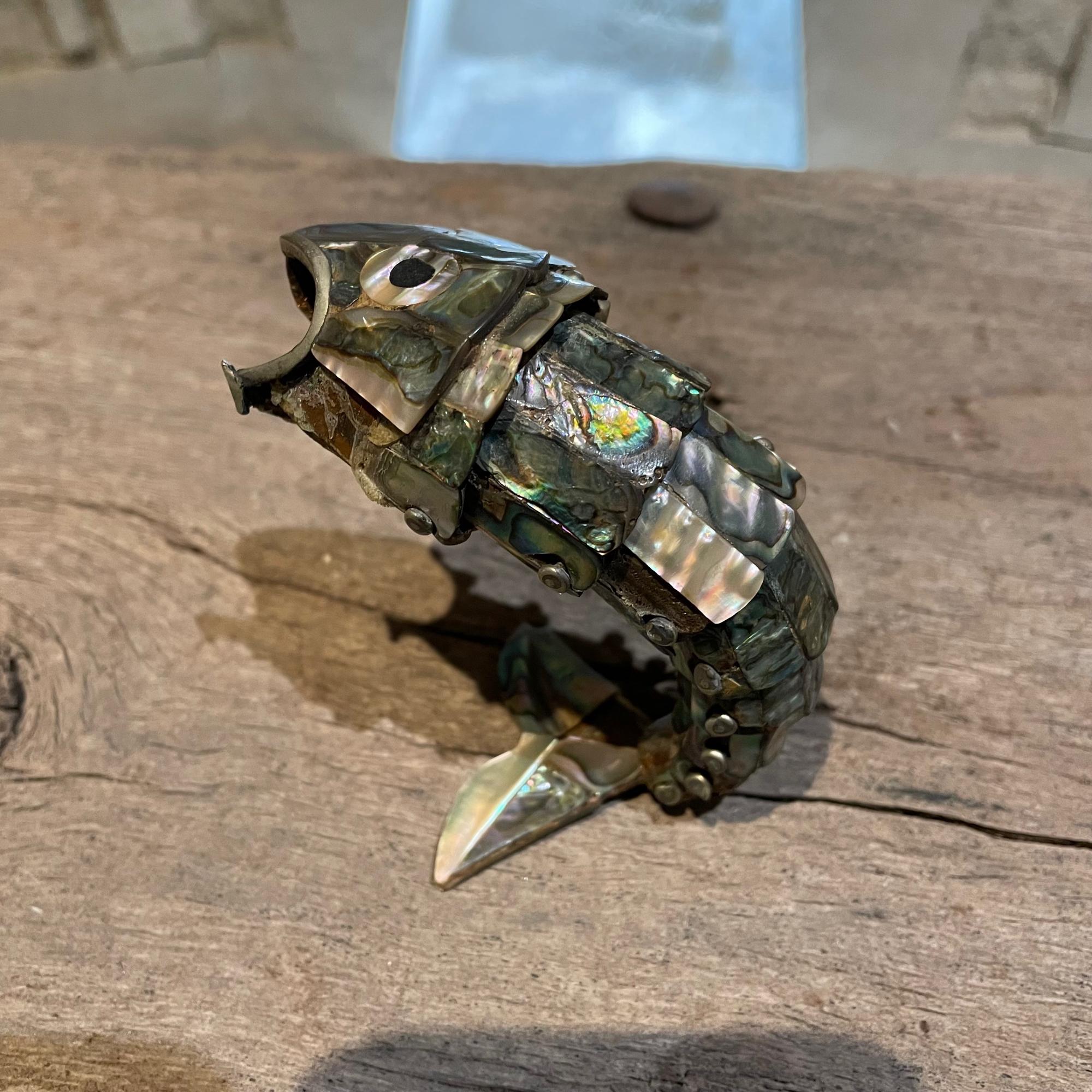 Fantastico apribottiglie a forma di pesce in pietra d'abalone di Los Castillo Taxco Mexico anni '70 in vendita 4