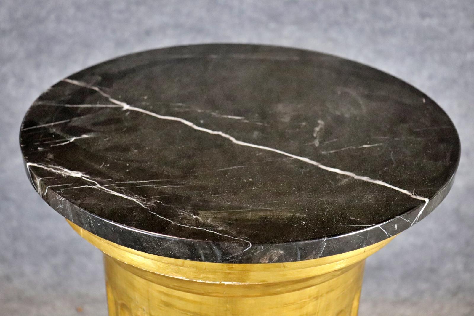 Fantastic Fluted Ionic Giltwood Columnal Italian Marble Top Pedestal In Good Condition For Sale In Swedesboro, NJ