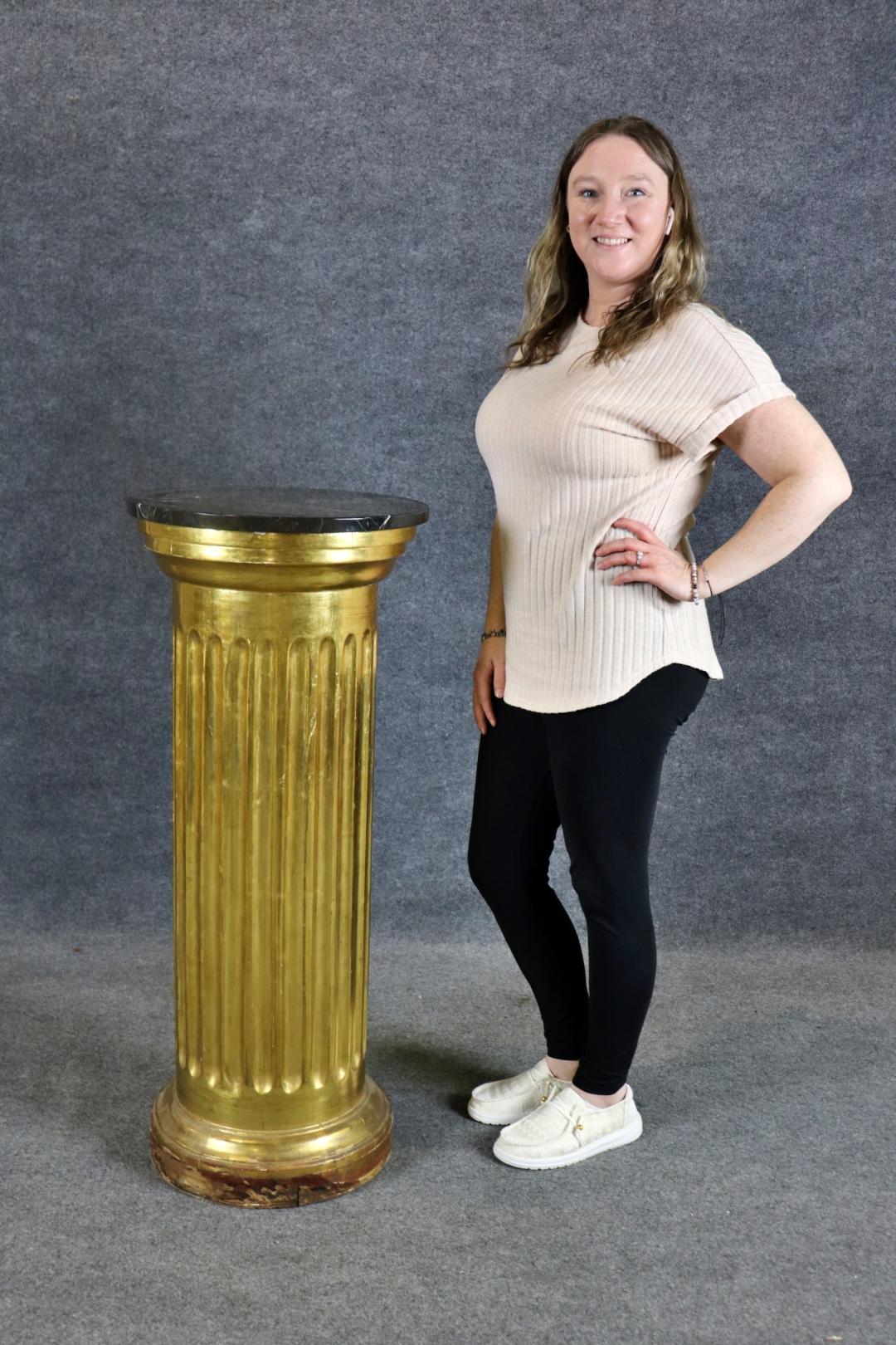 Fantastic Fluted Ionic Giltwood Columnal Italian Marble Top Pedestal For Sale 3