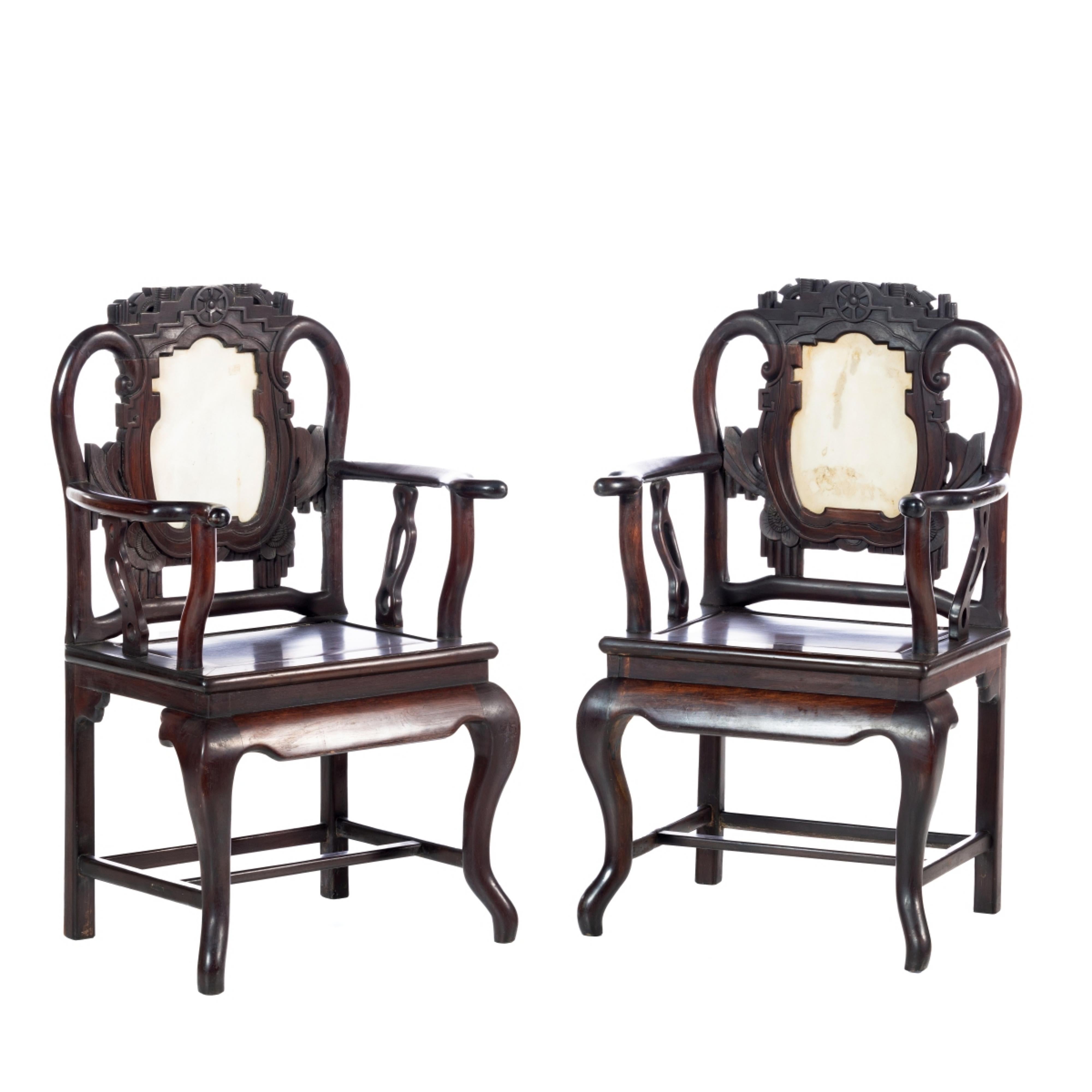 Quatre (4) fauteuils

Chinois, 19e siècle,
en bois dur et en marbre.
Dim. : 96 x 59 x 44 cm
bonnes conditions